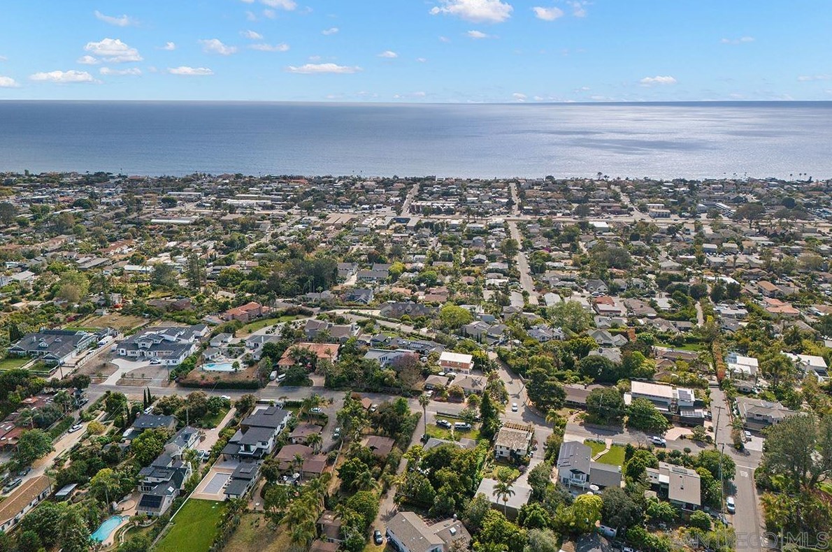 1283 Eolus Ave, Encinitas CA 92024-2186 exterior