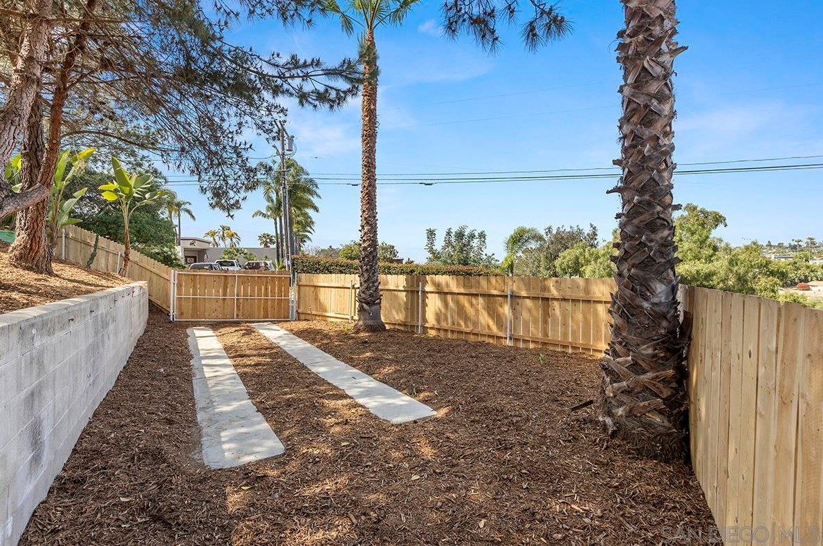 1283 Eolus Ave, Encinitas CA 92024-2186 exterior