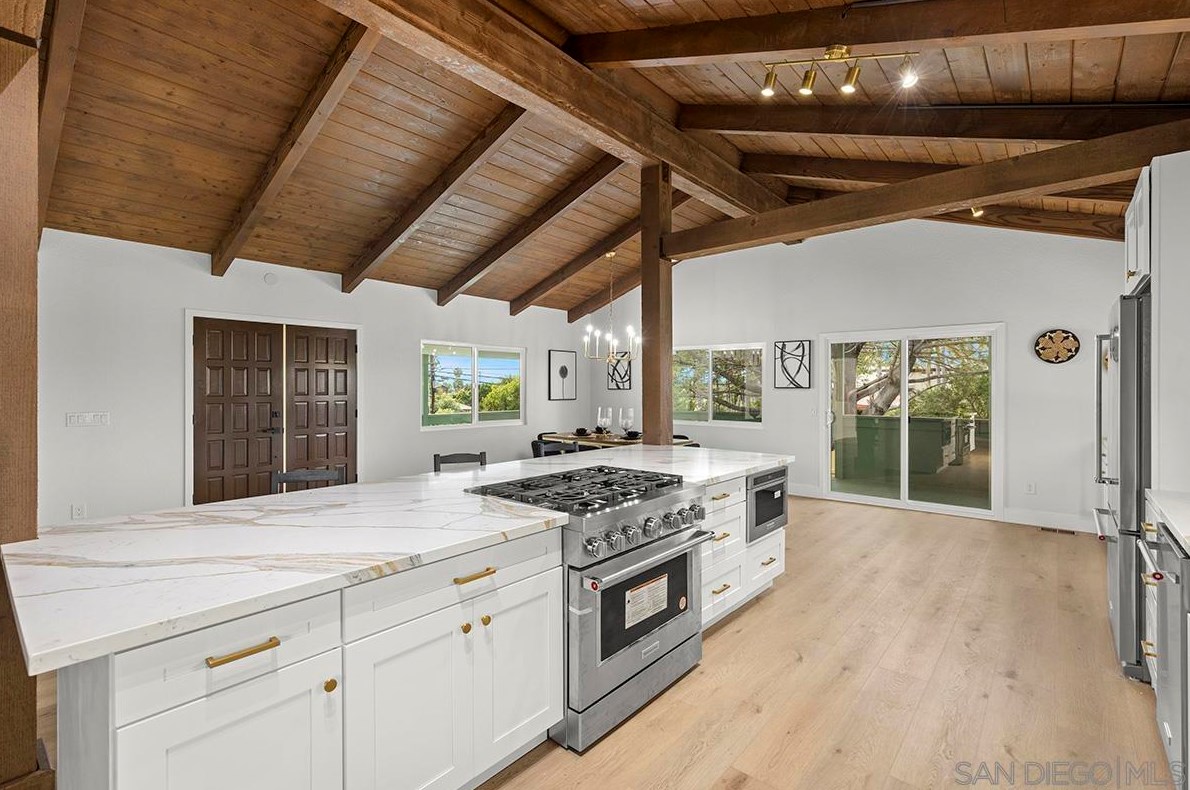 1283 Eolus Ave, Encinitas CA 92024-2186 exterior