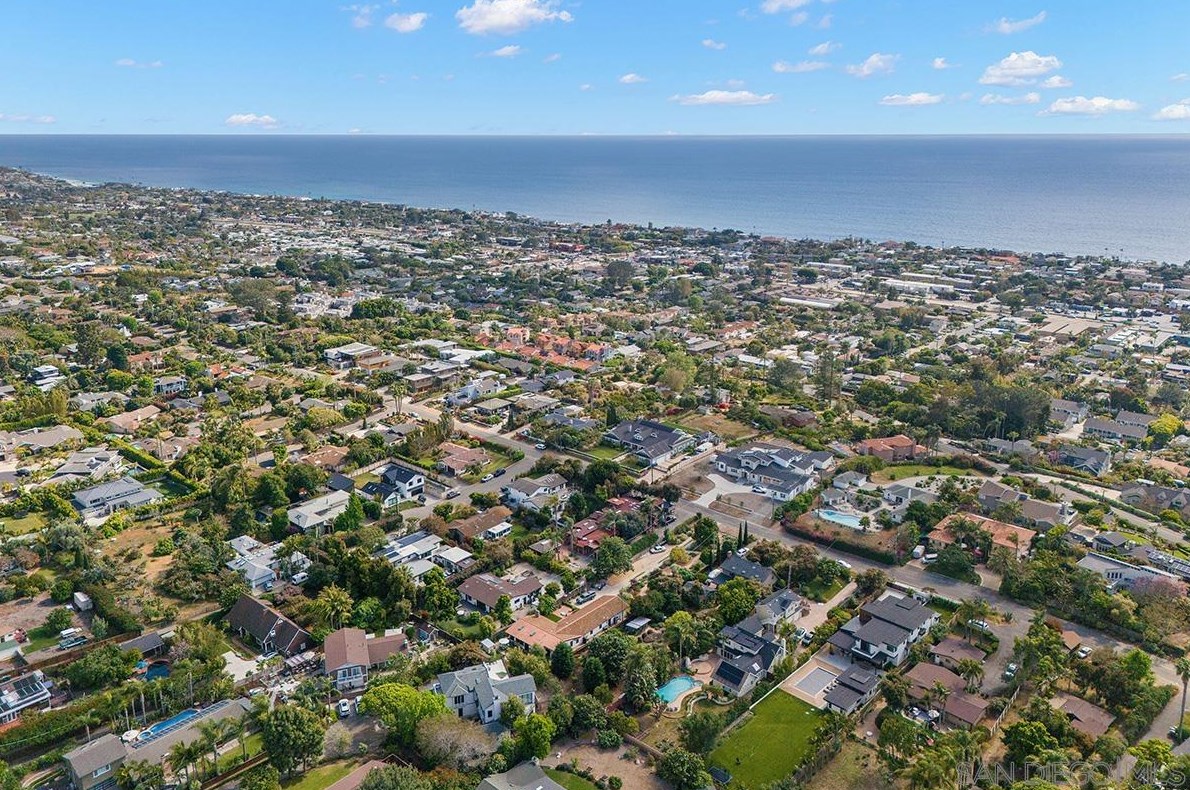 1283 Eolus Ave, Encinitas CA 92024-2186 exterior