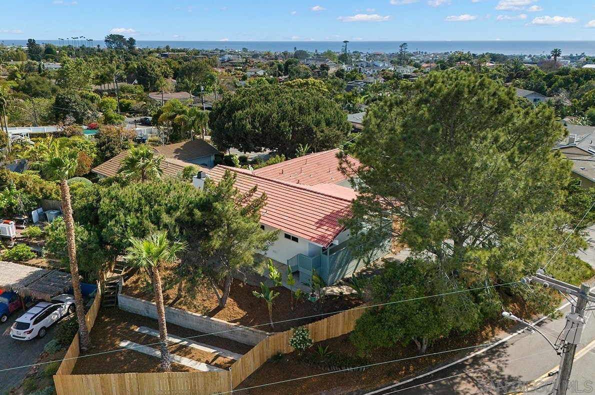 1283 Eolus Ave, Encinitas CA 92024-2186 exterior