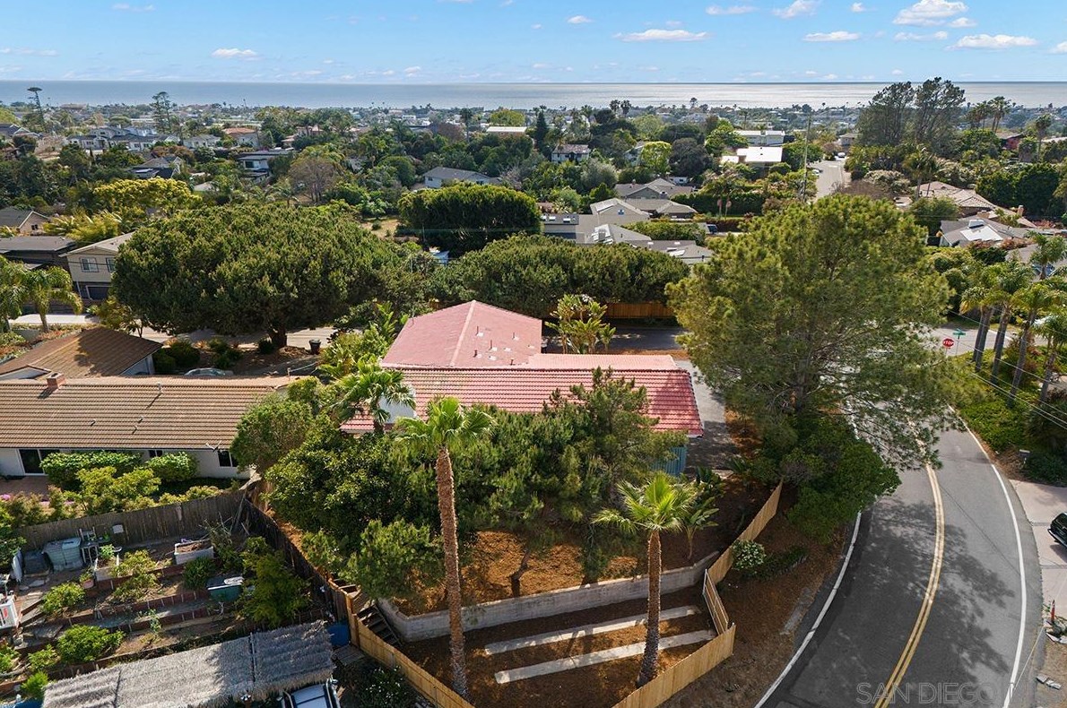 1283 Eolus Ave, Encinitas CA 92024-2186 exterior