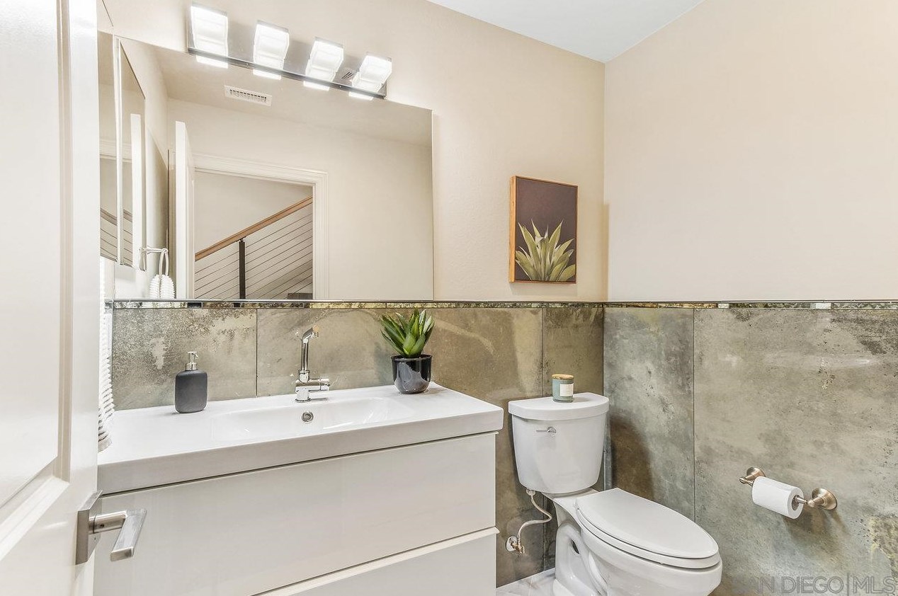 3735 31 St, San Diego CA 92113-2526 exterior