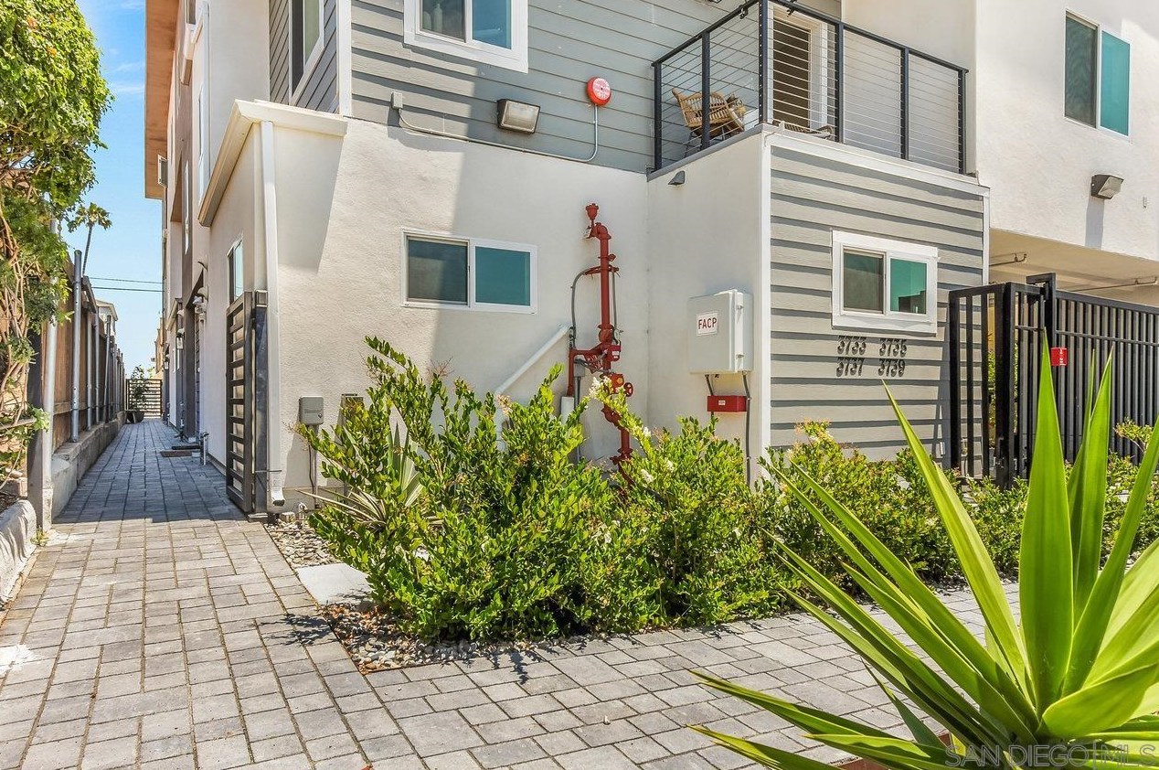 3735 31 St, San Diego CA 92113-2526 exterior