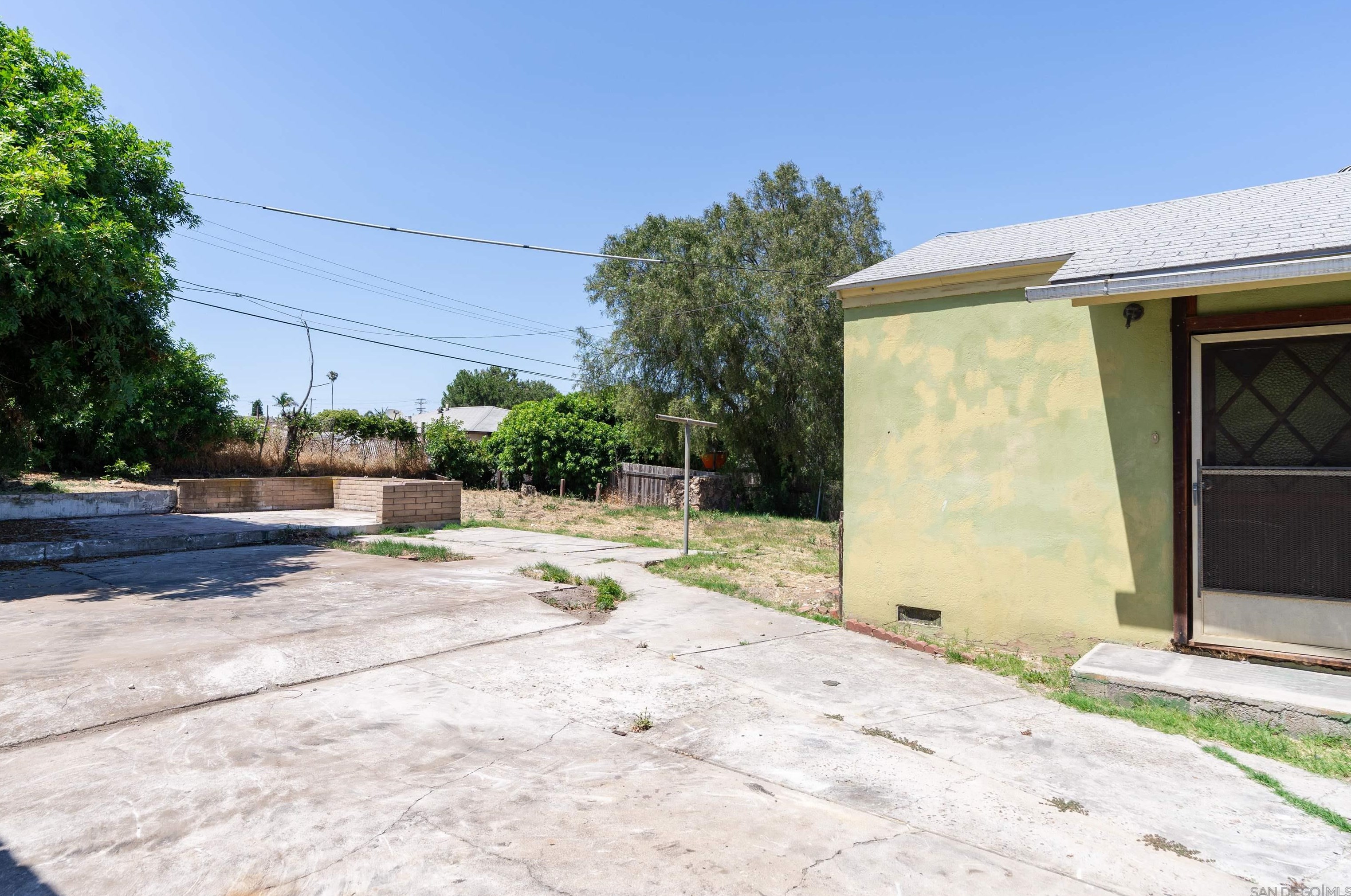 5782 Cumberland St, San Diego CA  92139-3008 exterior