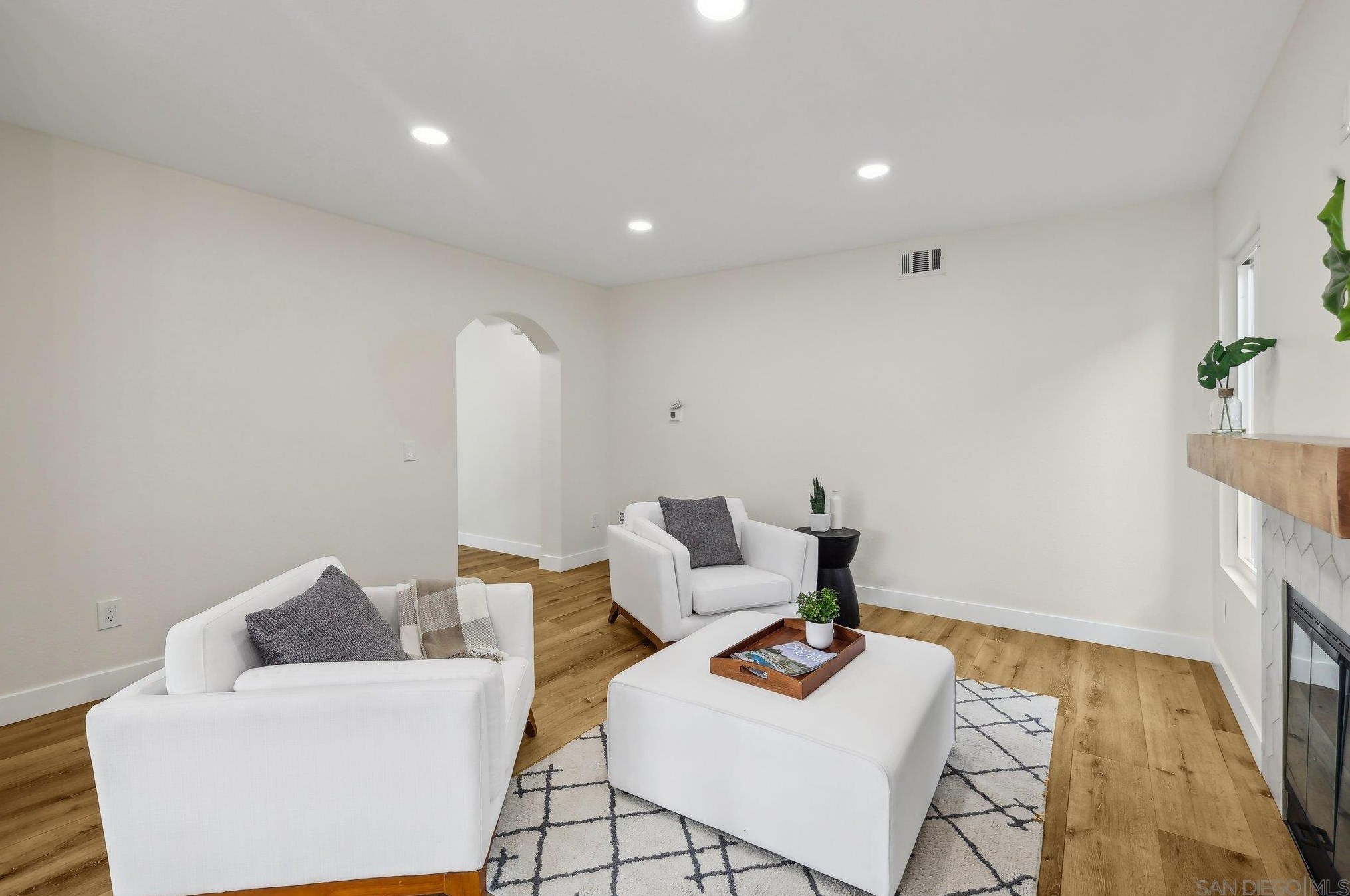 1550 Madrid Dr, Vista CA  92081-5007 exterior