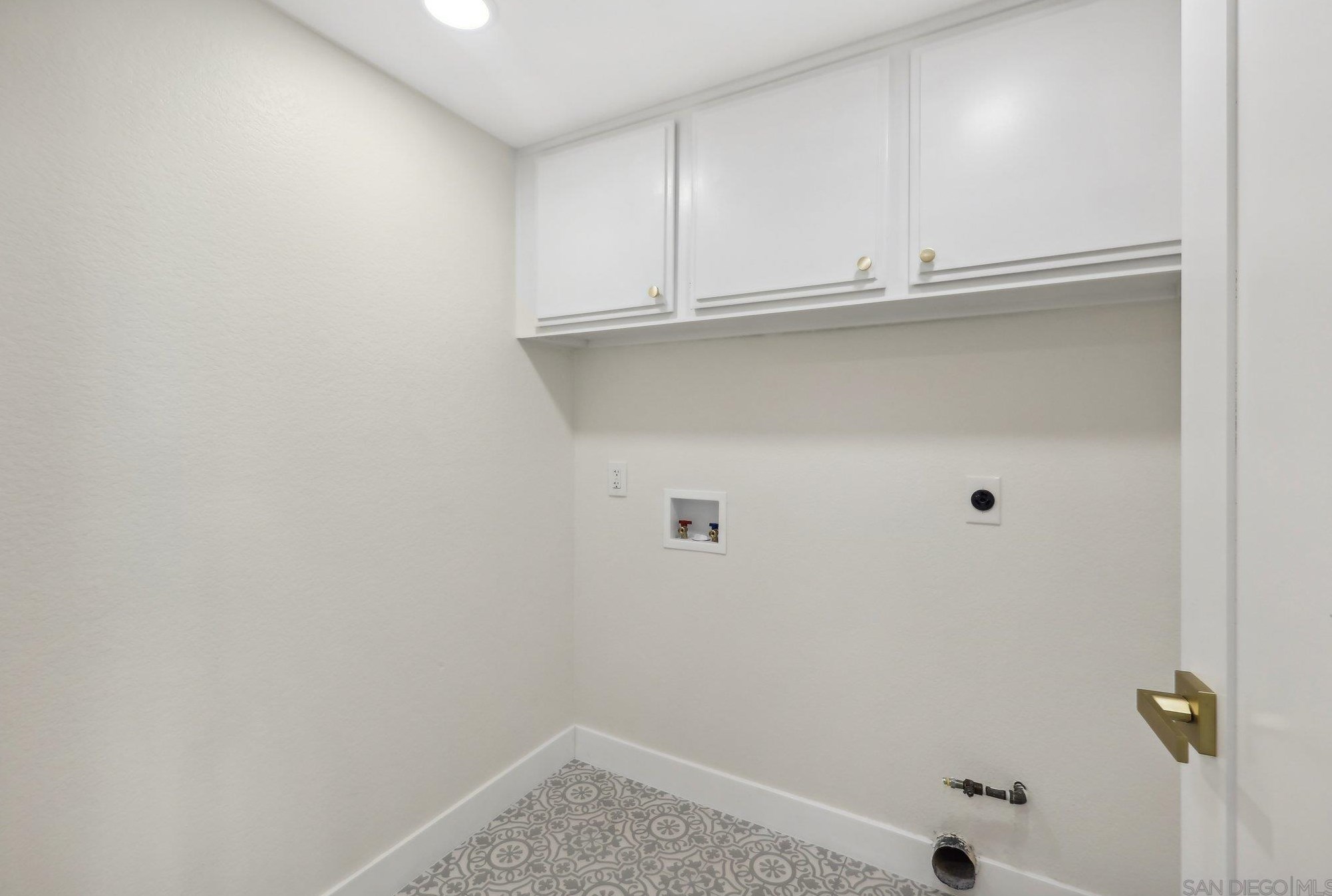 1550 Madrid Dr, Vista CA  92081-5007 exterior