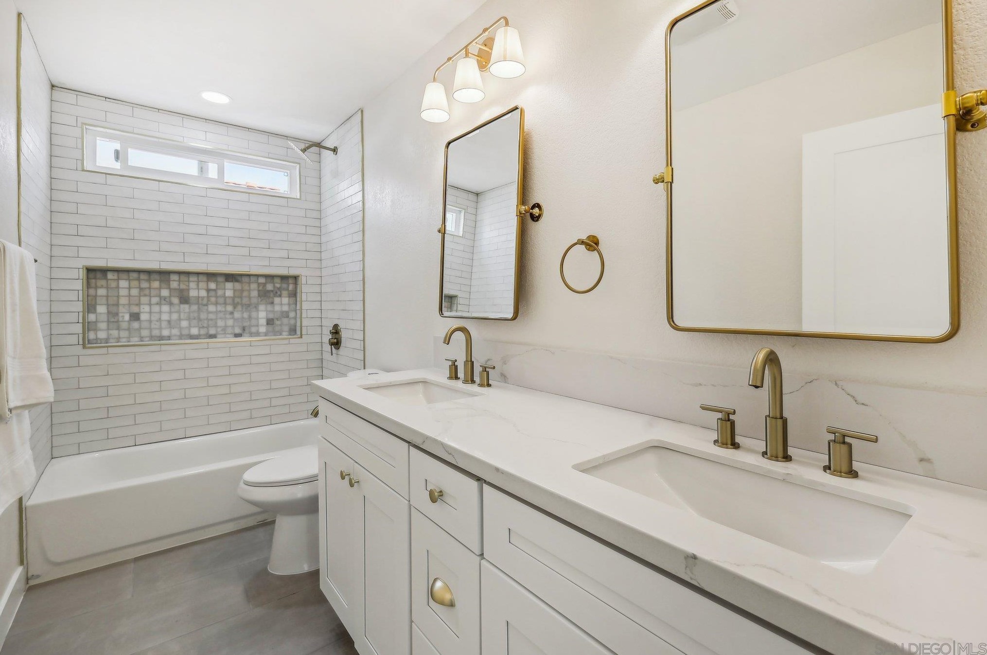 1550 Madrid Dr, Vista CA  92081-5007 exterior