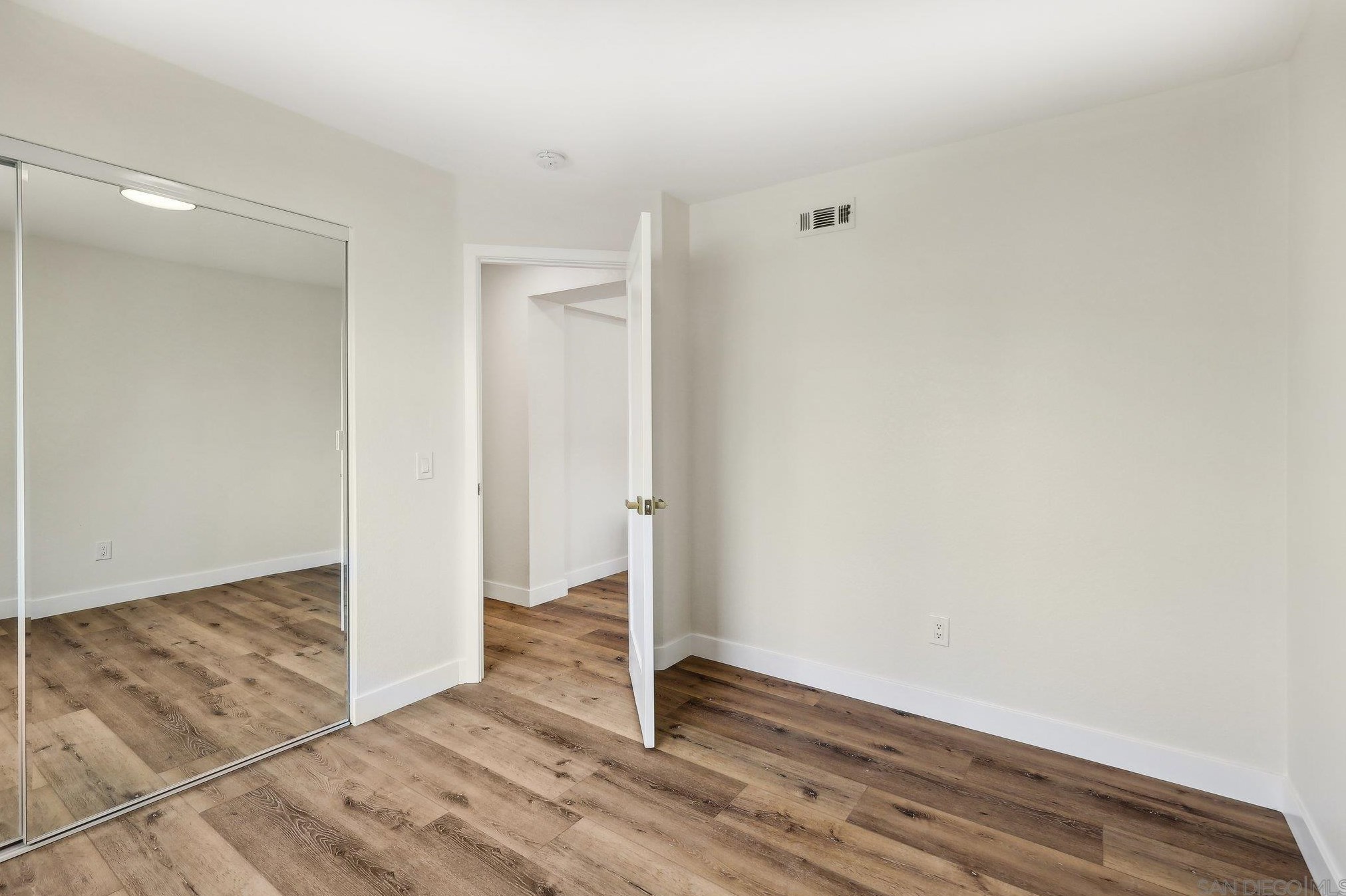 1550 Madrid Dr, Vista CA  92081-5007 exterior