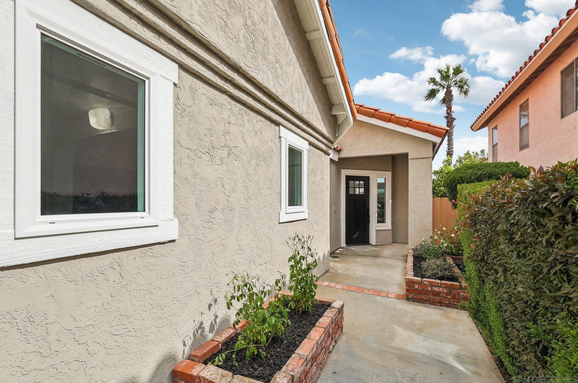 1550 Madrid Dr, Vista CA  92081-5007 exterior