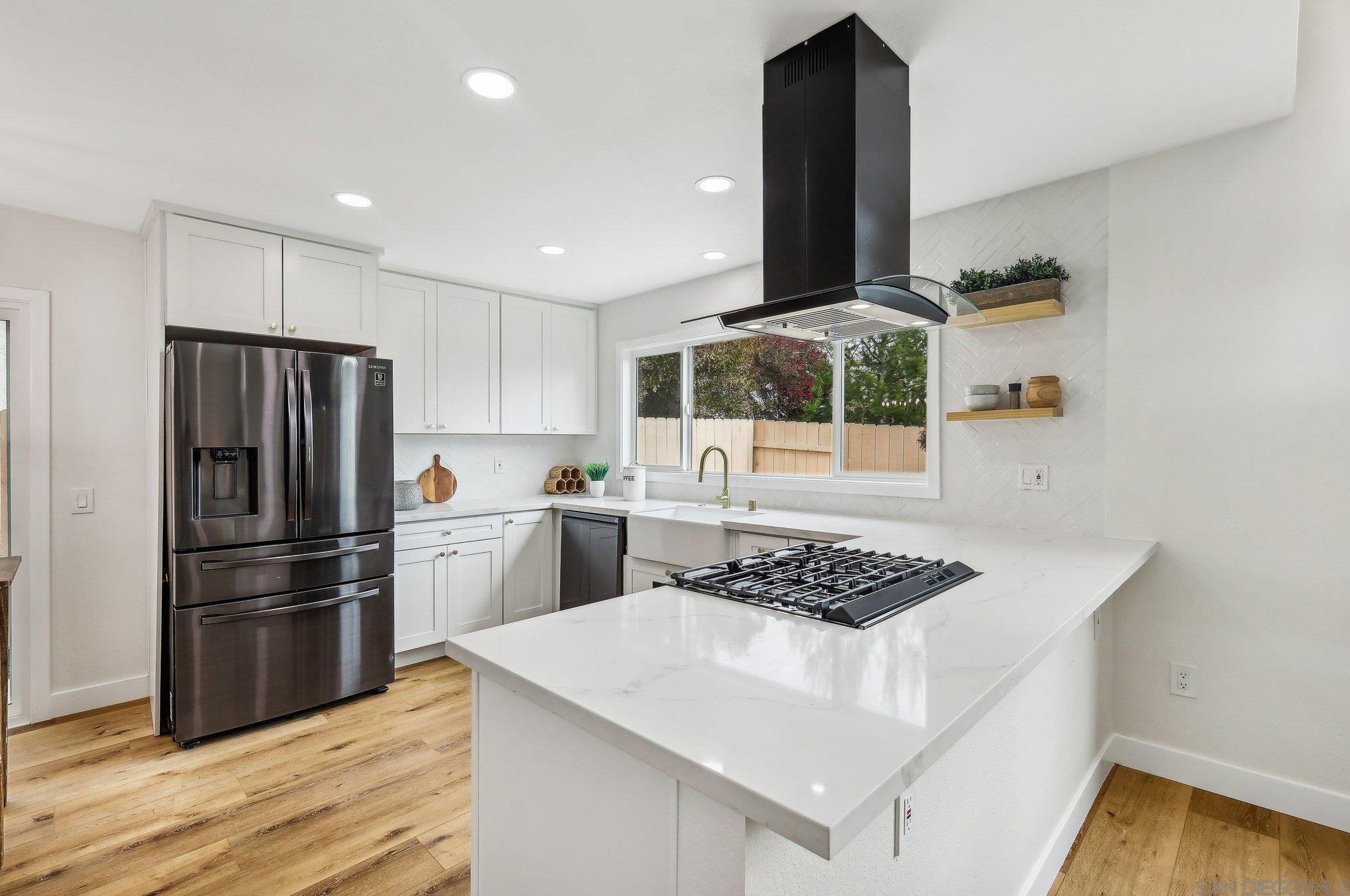 1550 Madrid Dr, Vista CA  92081-5007 exterior