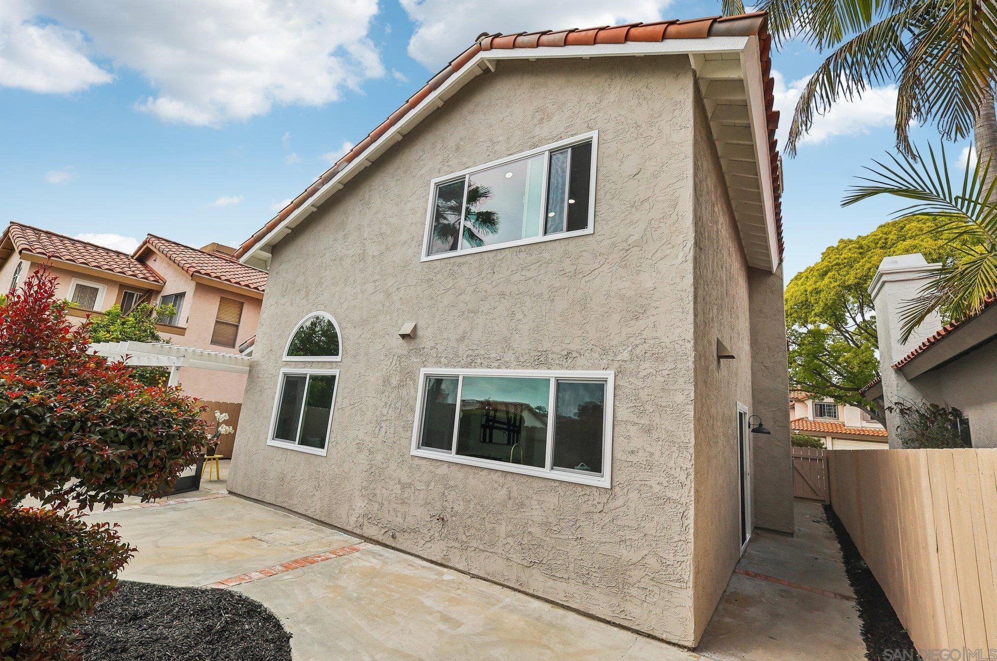 1550 Madrid Dr, Vista CA  92081-5007 exterior