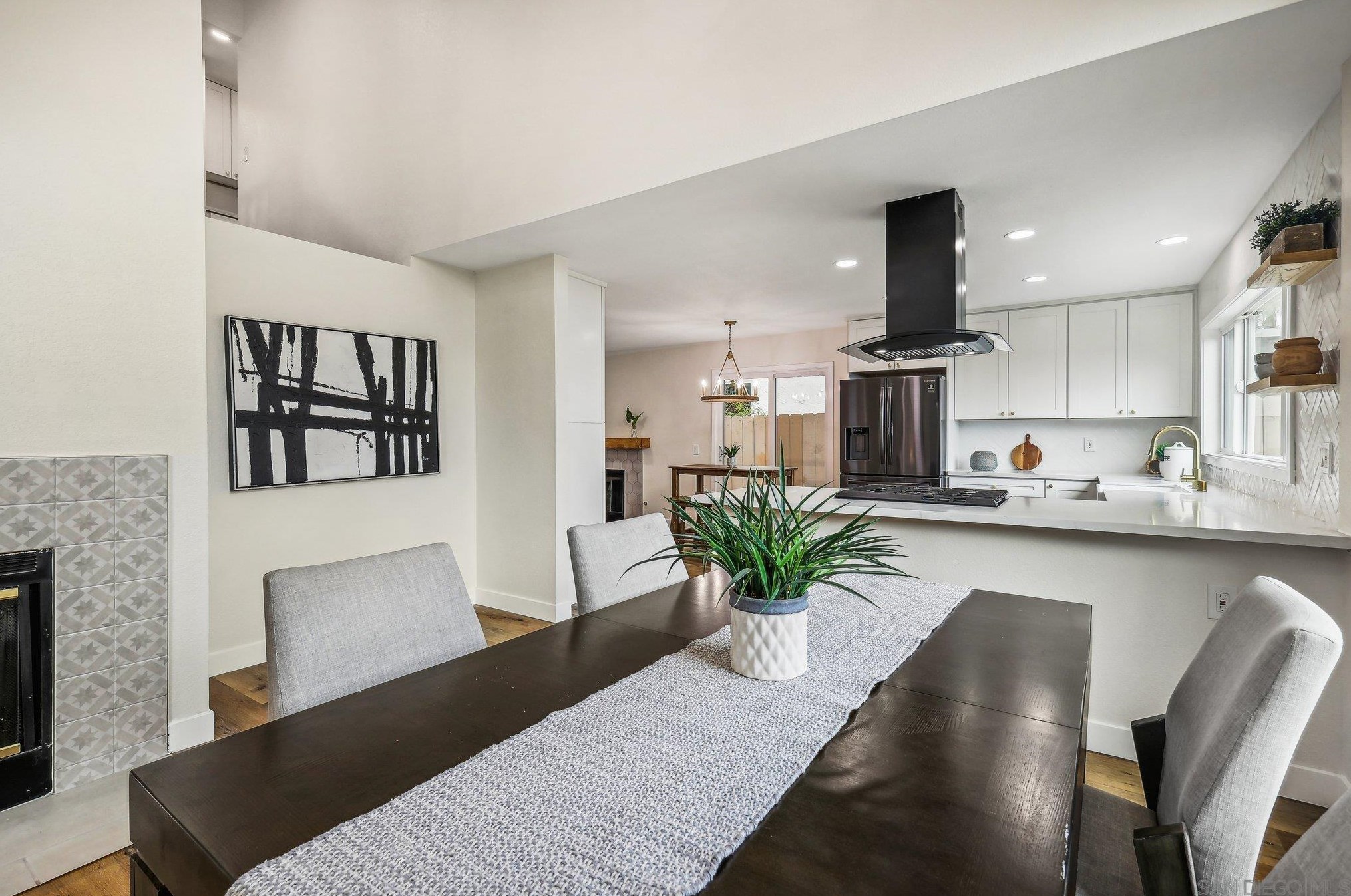 1550 Madrid Dr, Vista CA  92081-5007 exterior