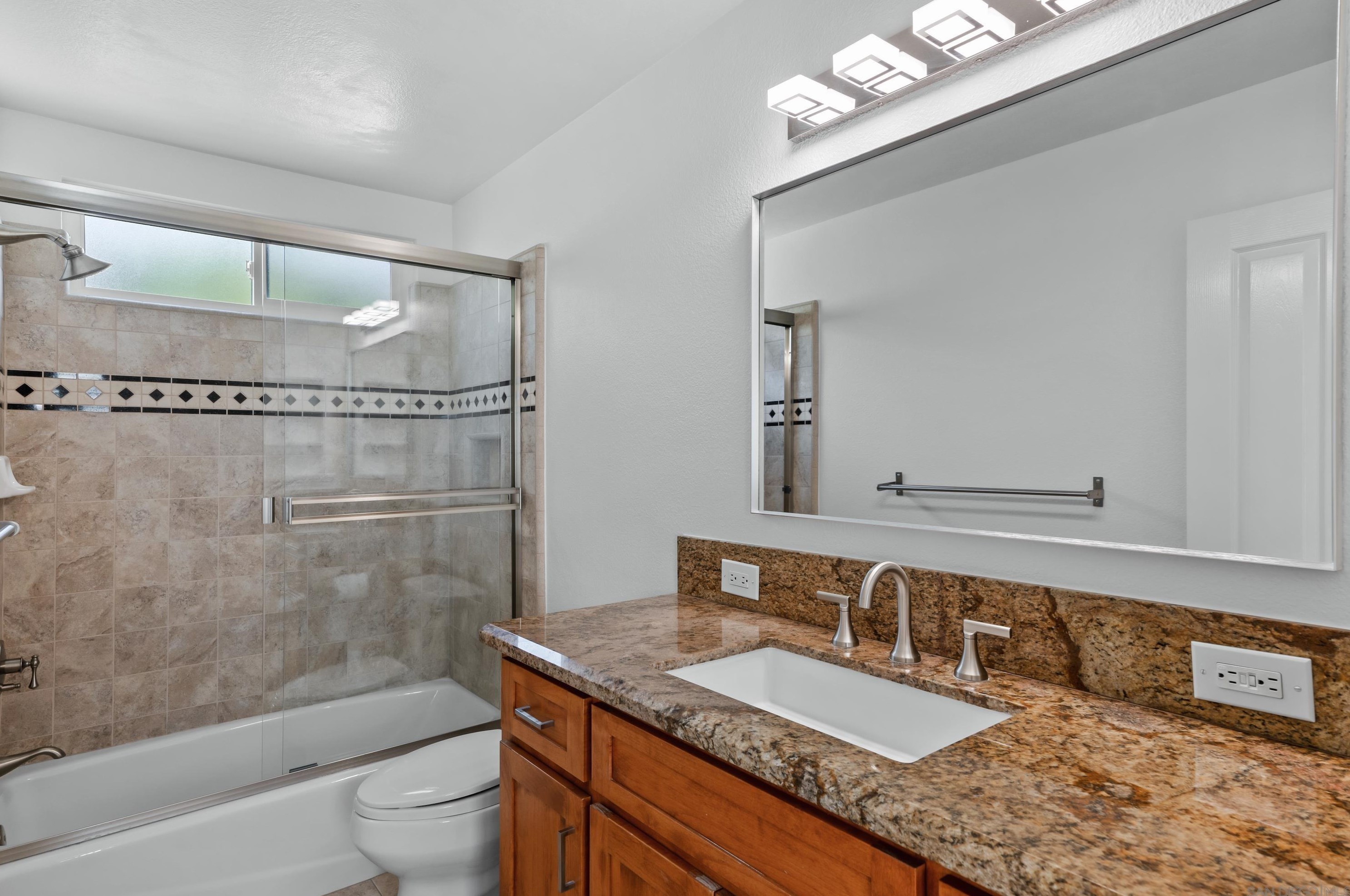 5477 Camino Playa Malaga, San Diego CA 92124-4124 exterior