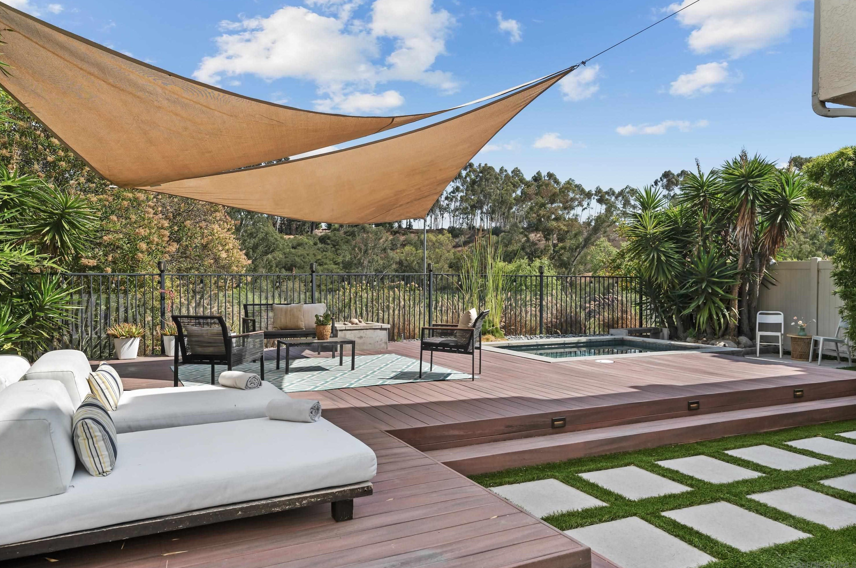 5477 Camino Playa Malaga, San Diego CA 92124-4124 exterior