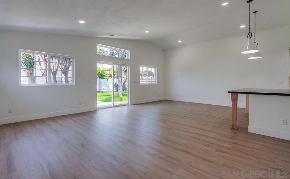 10190 Drumcliff Ave, San Diego CA 92126-3632 exterior