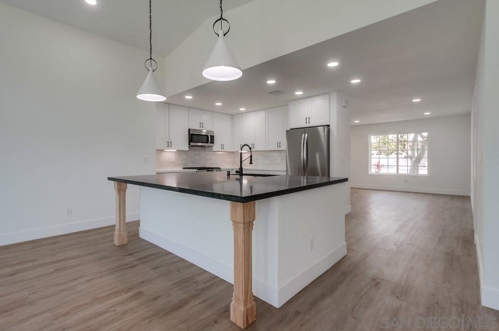 10190 Drumcliff Ave, San Diego CA 92126-3632 exterior