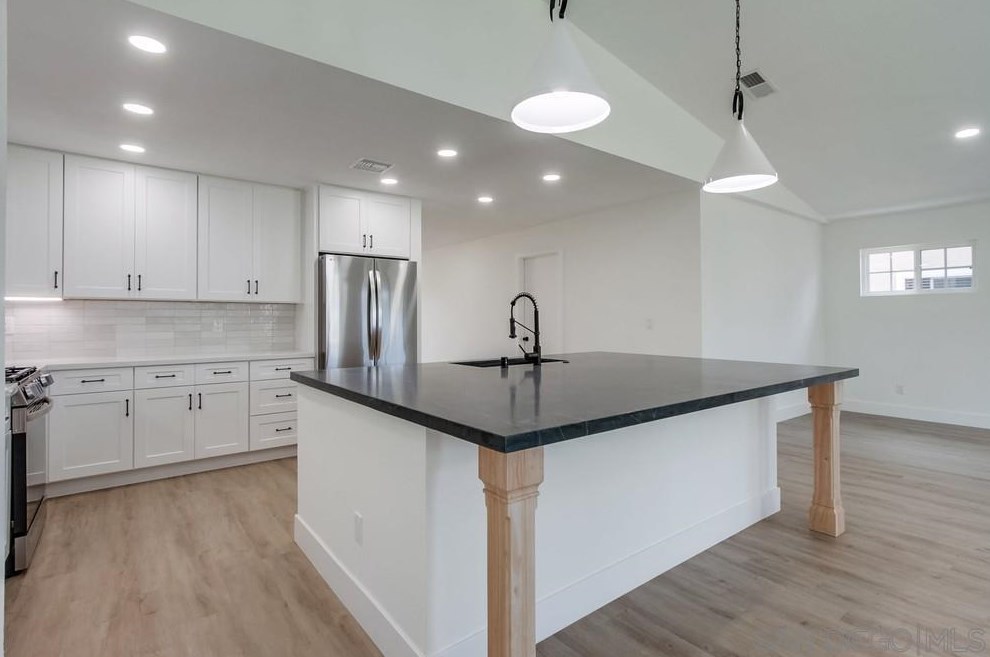 10190 Drumcliff Ave, San Diego CA 92126-3632 exterior