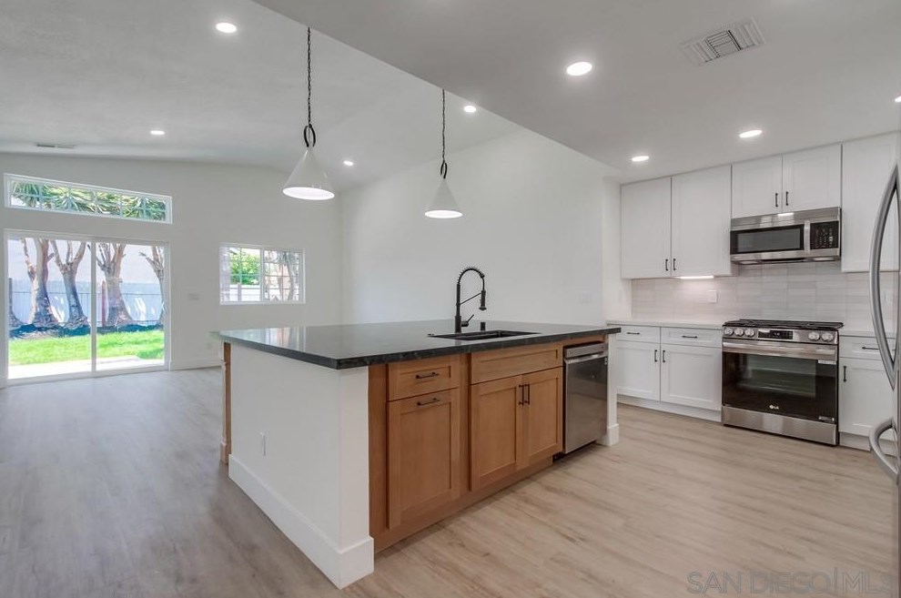 10190 Drumcliff Ave, San Diego CA 92126-3632 exterior