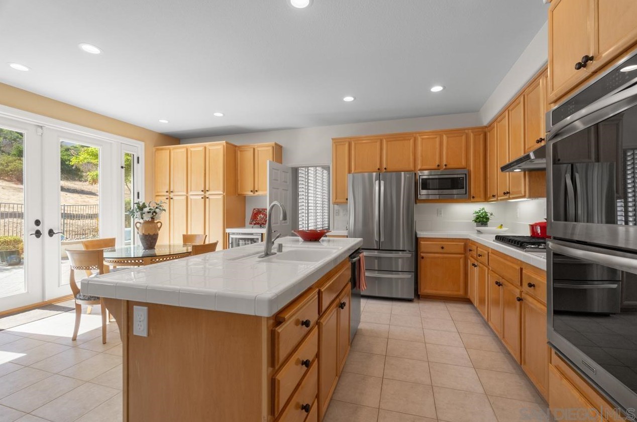 11528 Wills Creek Rd, San Diego CA  92131-3706 exterior