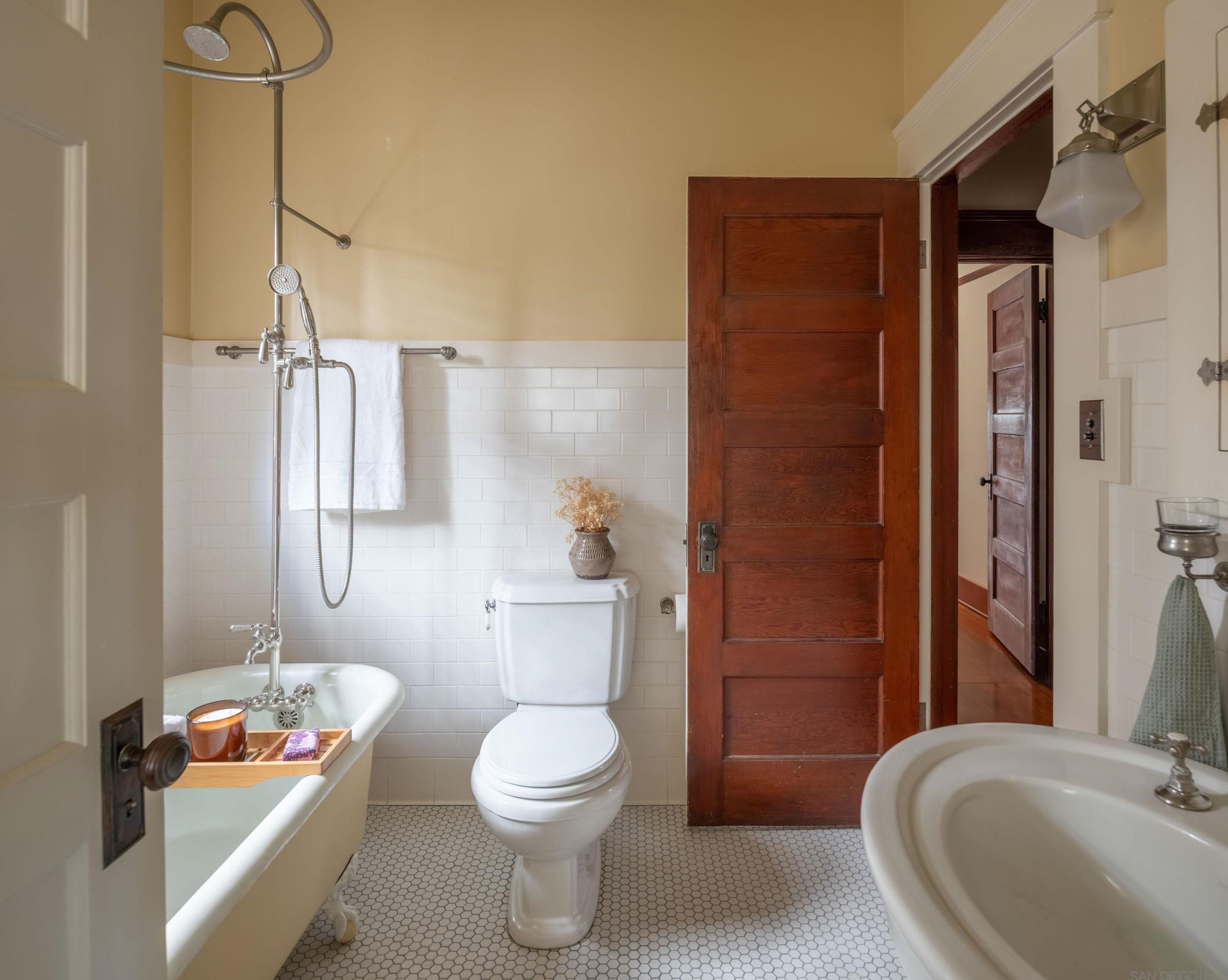 1621 29th St, San Diego CA  92102-1419 exterior