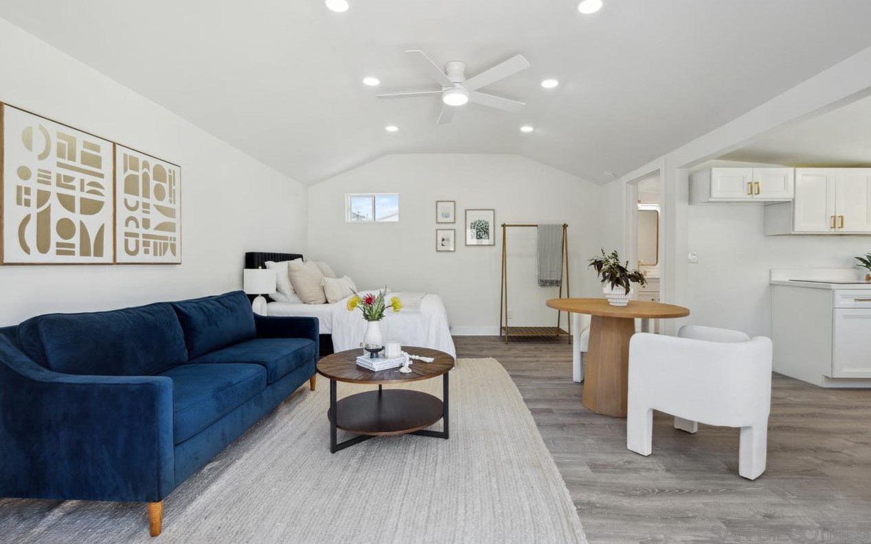 4562 Edgeware Rd, San Diego CA  92116-4723 exterior