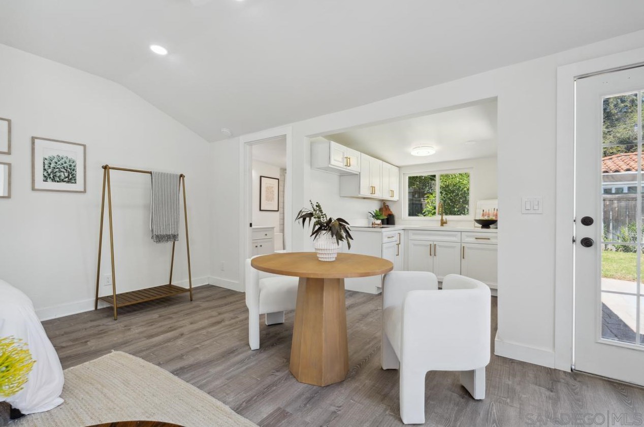 4562 Edgeware Rd, San Diego CA  92116-4723 exterior