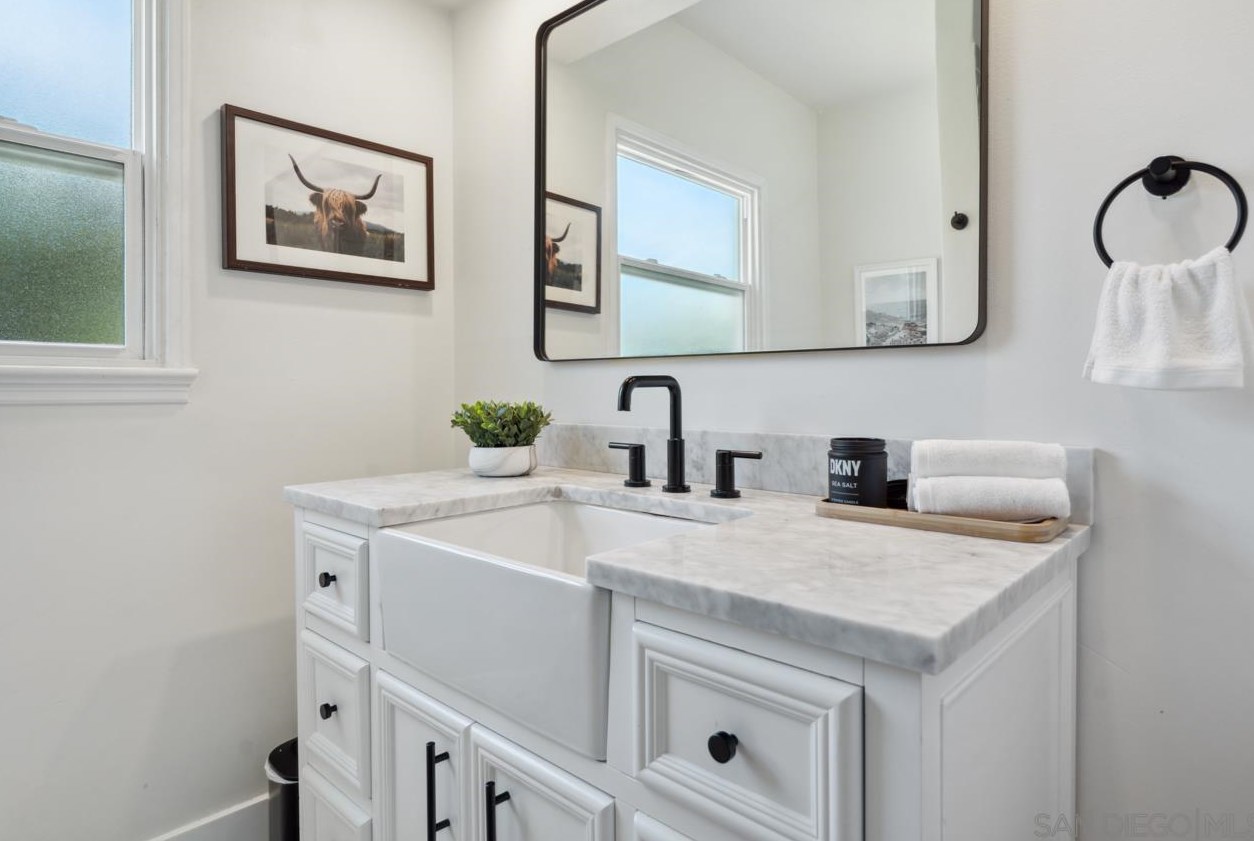 4562 Edgeware Rd, San Diego CA  92116-4723 exterior