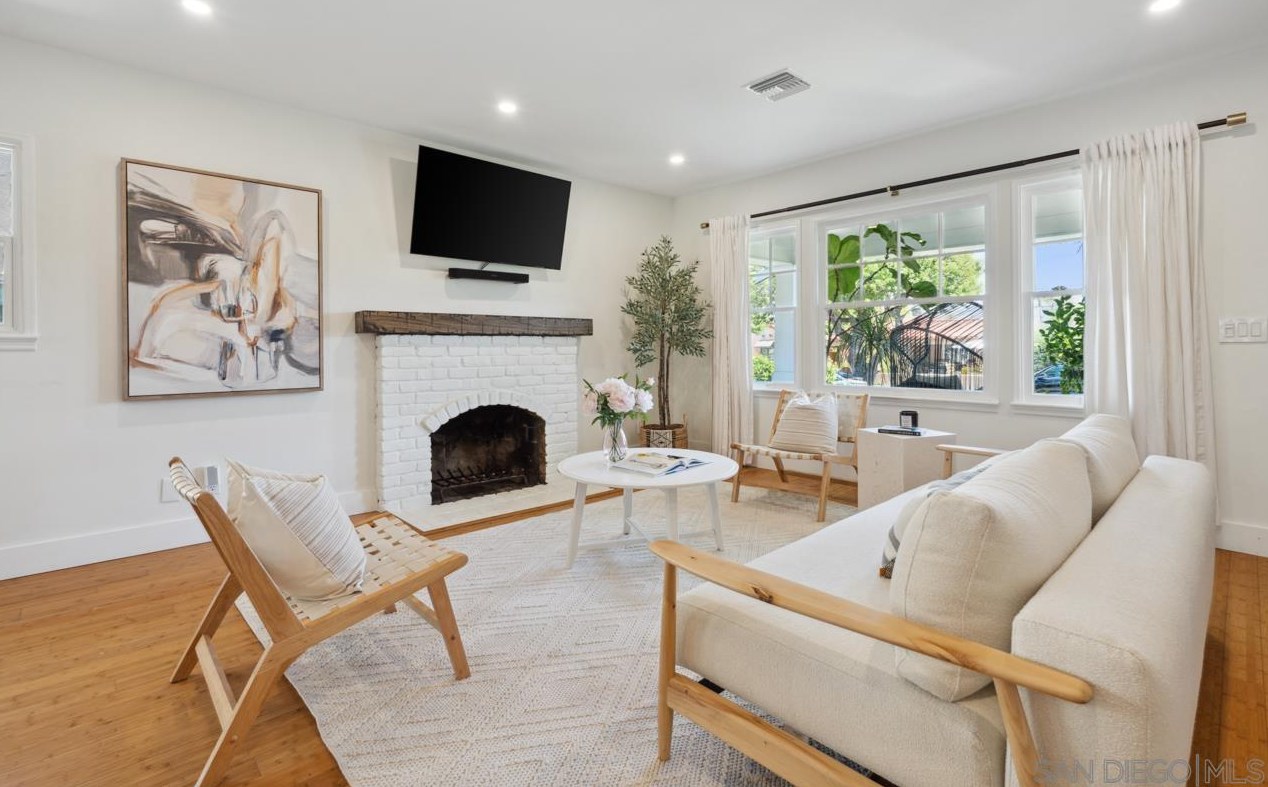 4562 Edgeware Rd, San Diego CA  92116-4723 exterior