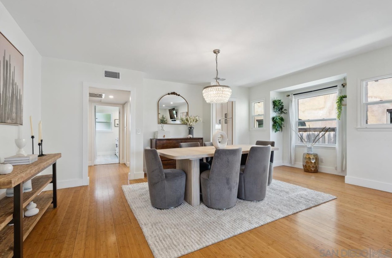 4562 Edgeware Rd, San Diego CA  92116-4723 exterior