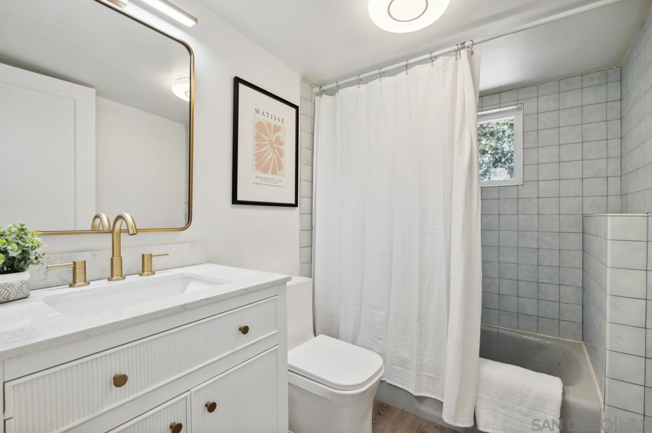 4562 Edgeware Rd, San Diego CA  92116-4723 exterior