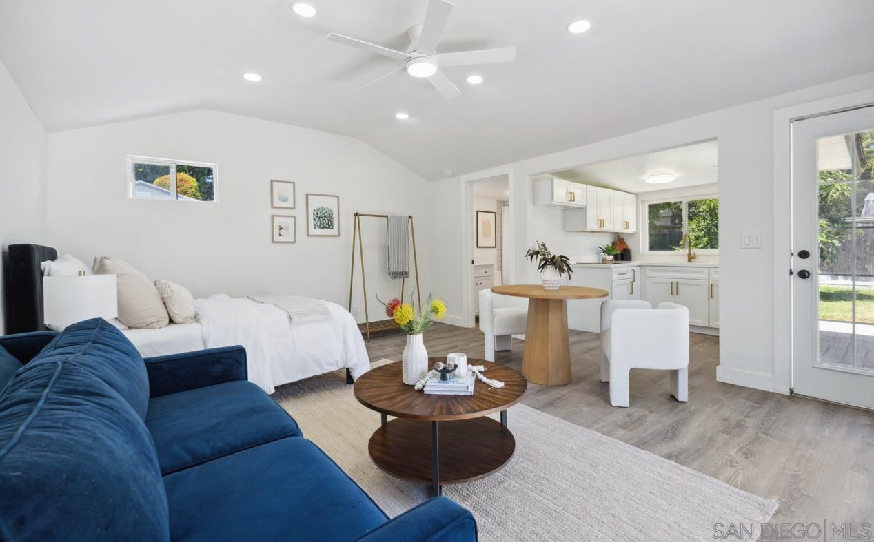 4562 Edgeware Rd, San Diego CA  92116-4723 exterior