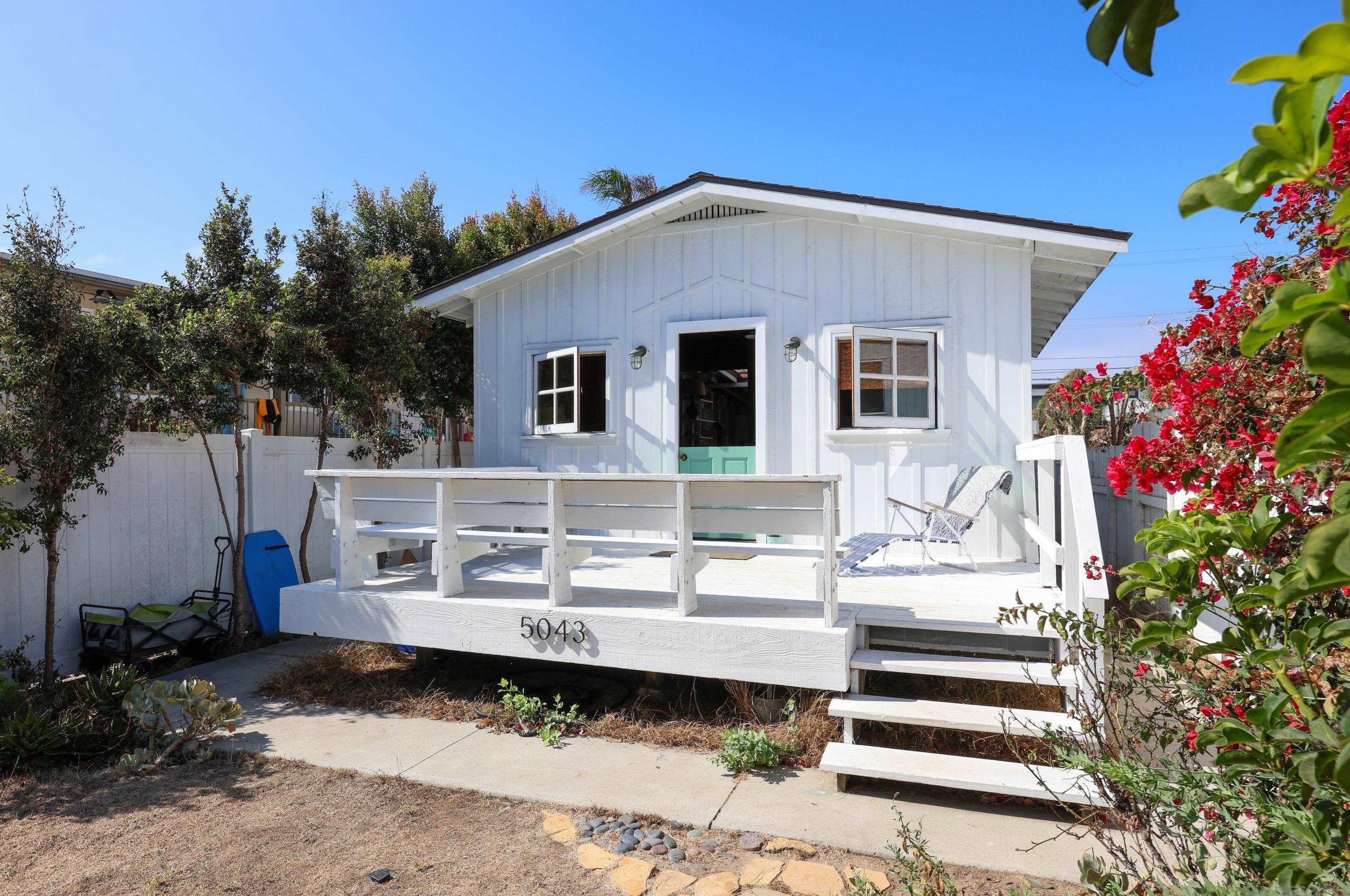 5043 Saratoga Ave, San Diego CA  92107-2819 exterior