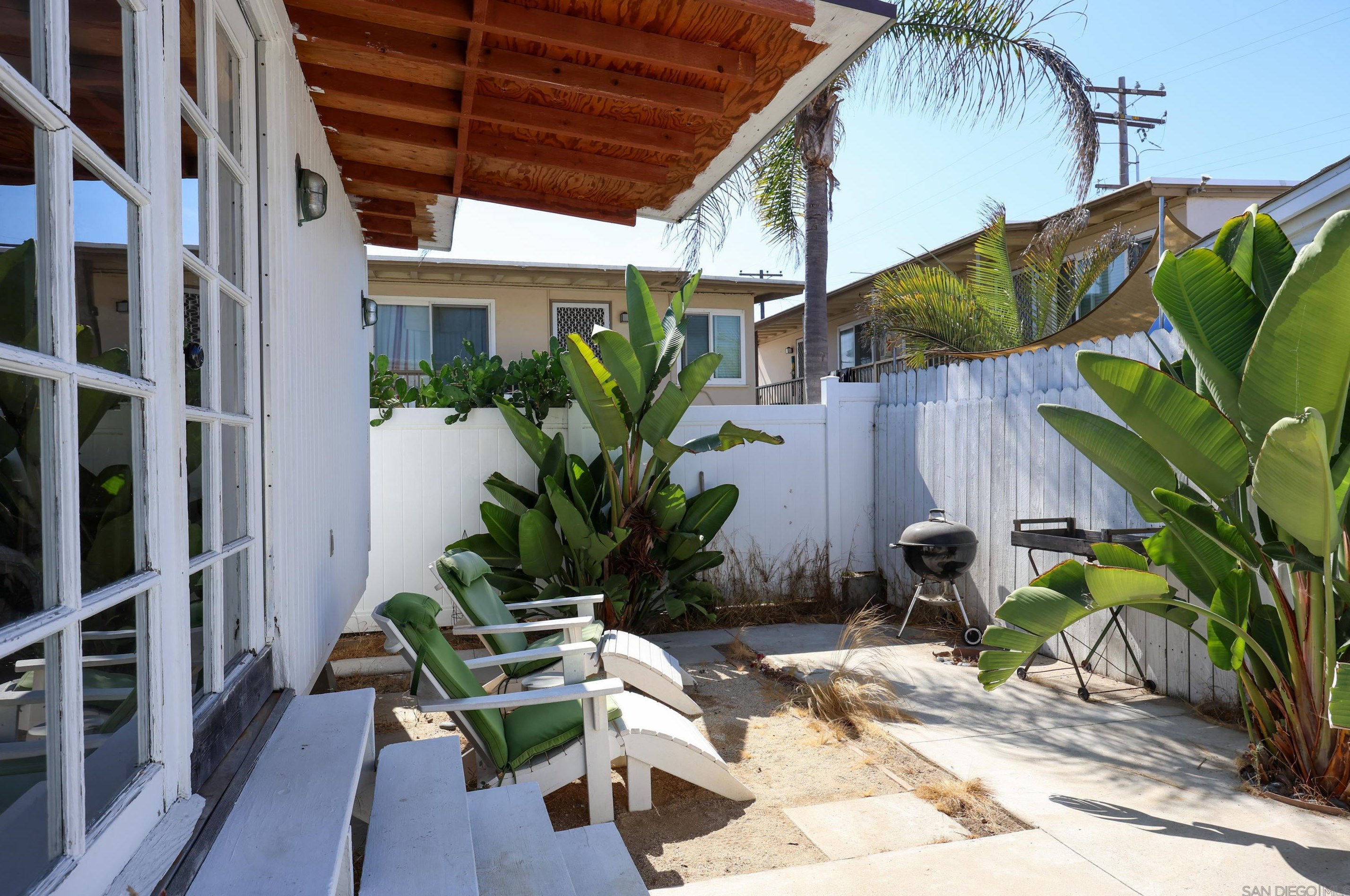 5043 Saratoga Ave, San Diego CA  92107-2819 exterior