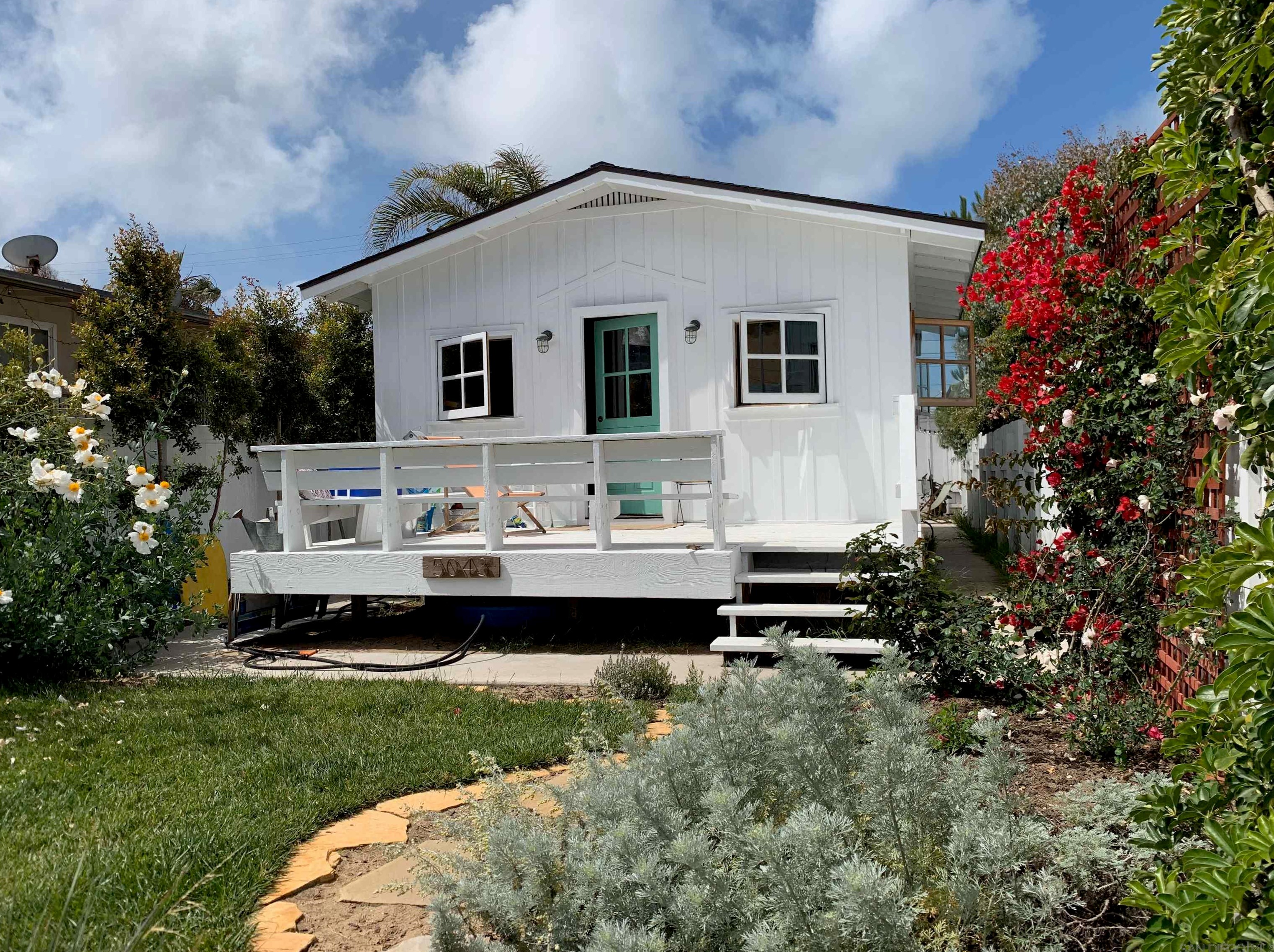 5043 Saratoga Ave, San Diego CA  92107-2819 exterior