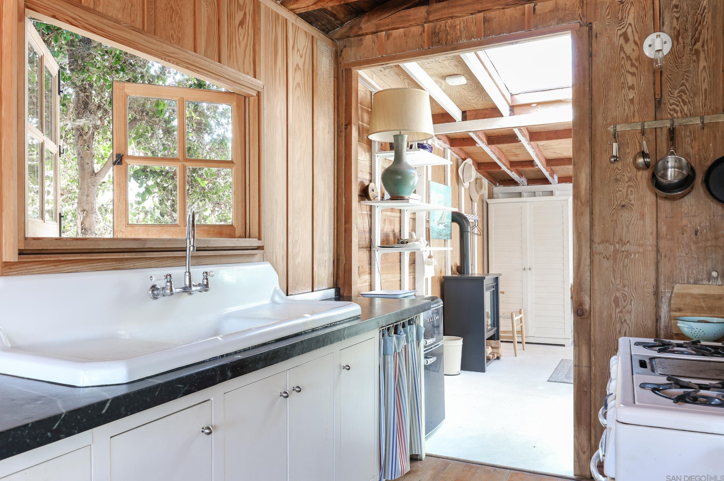 5043 Saratoga Ave, San Diego CA  92107-2819 exterior