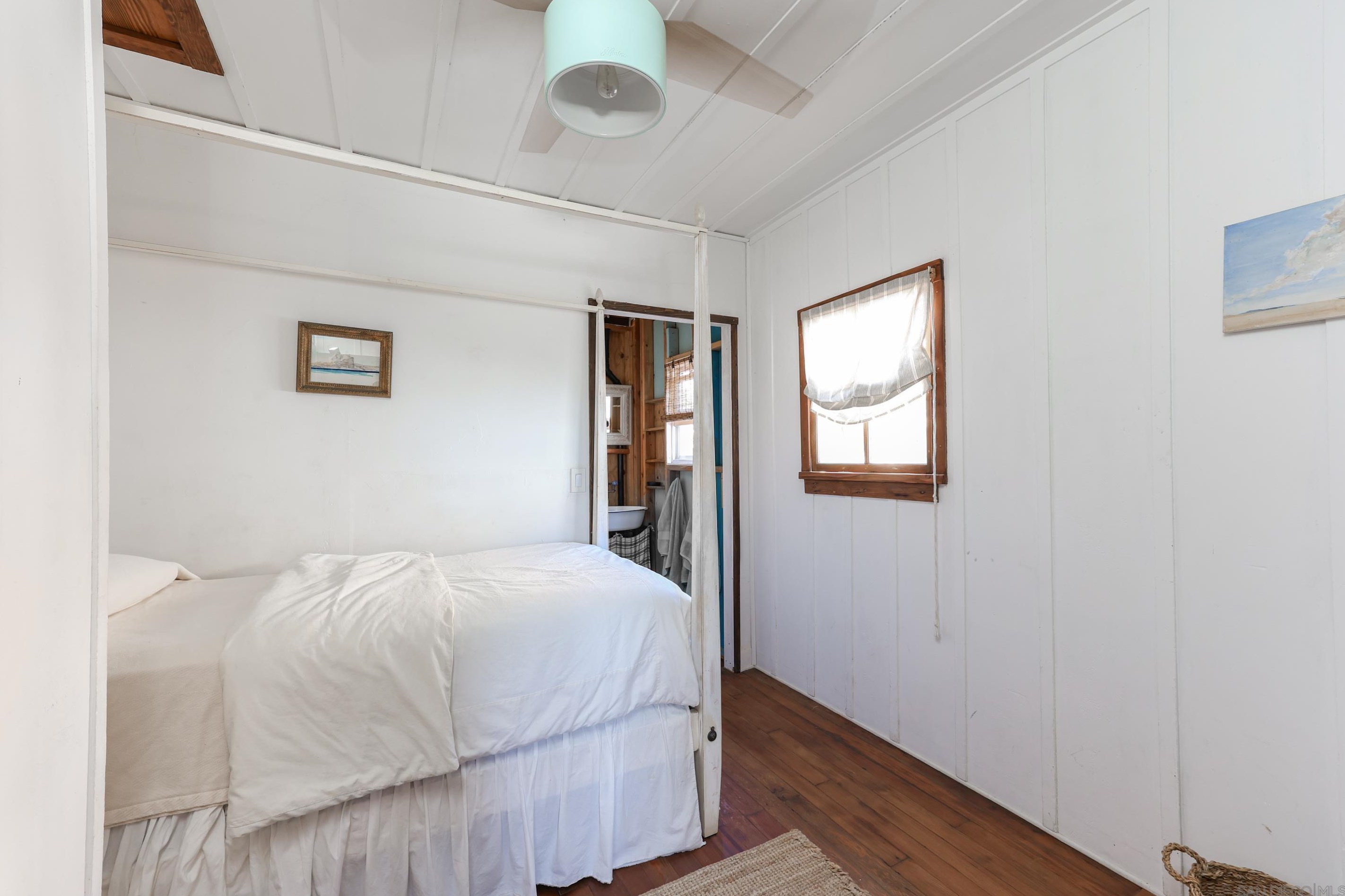 5043 Saratoga Ave, San Diego CA  92107-2819 exterior