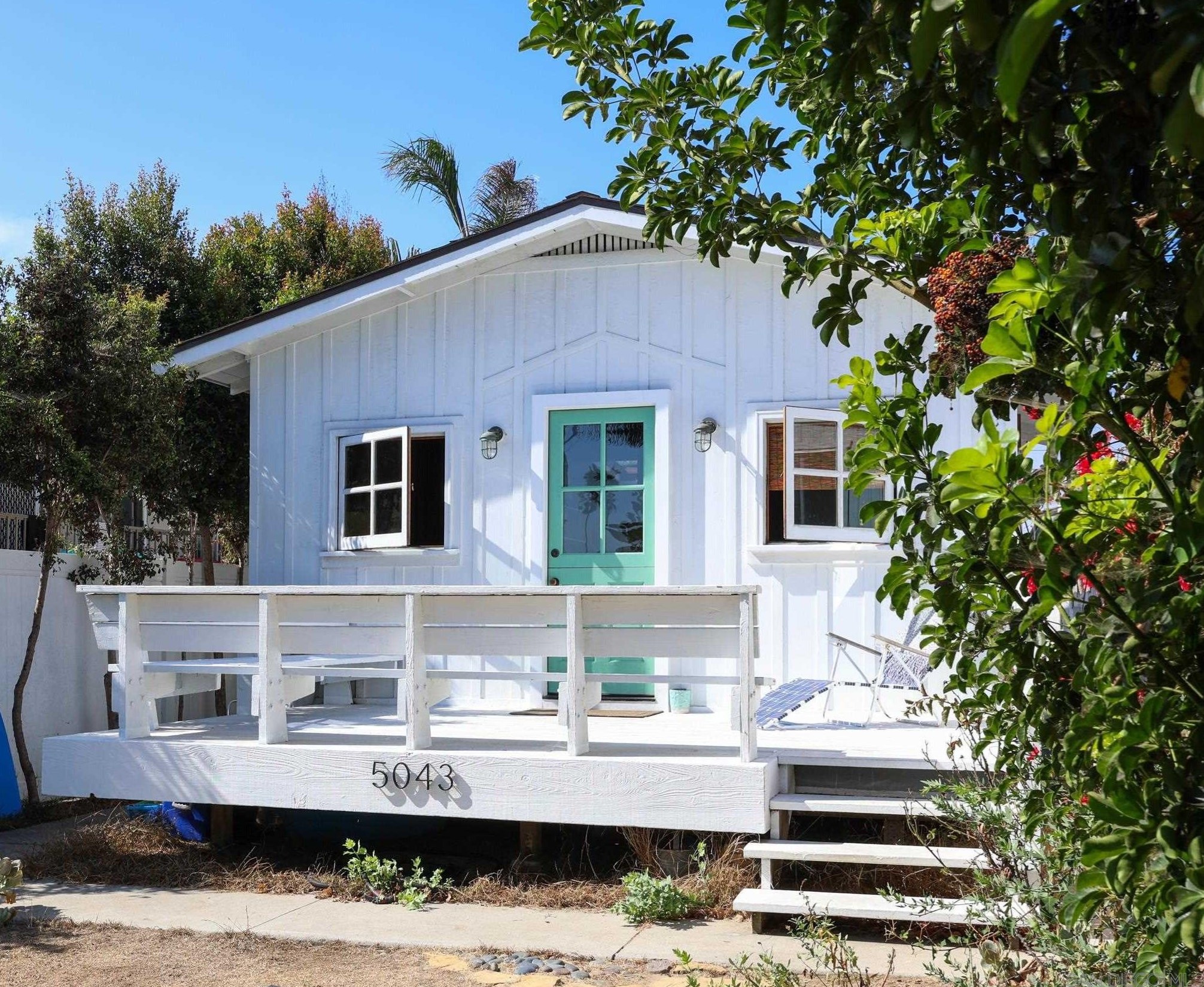 5043 Saratoga Ave, San Diego CA  92107-2819 exterior