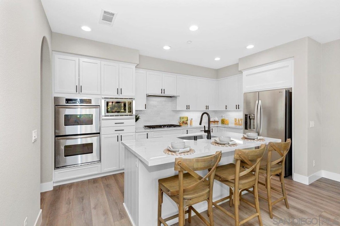 676 Cypress Hl Dr, Encinitas CA 92024-2394 exterior