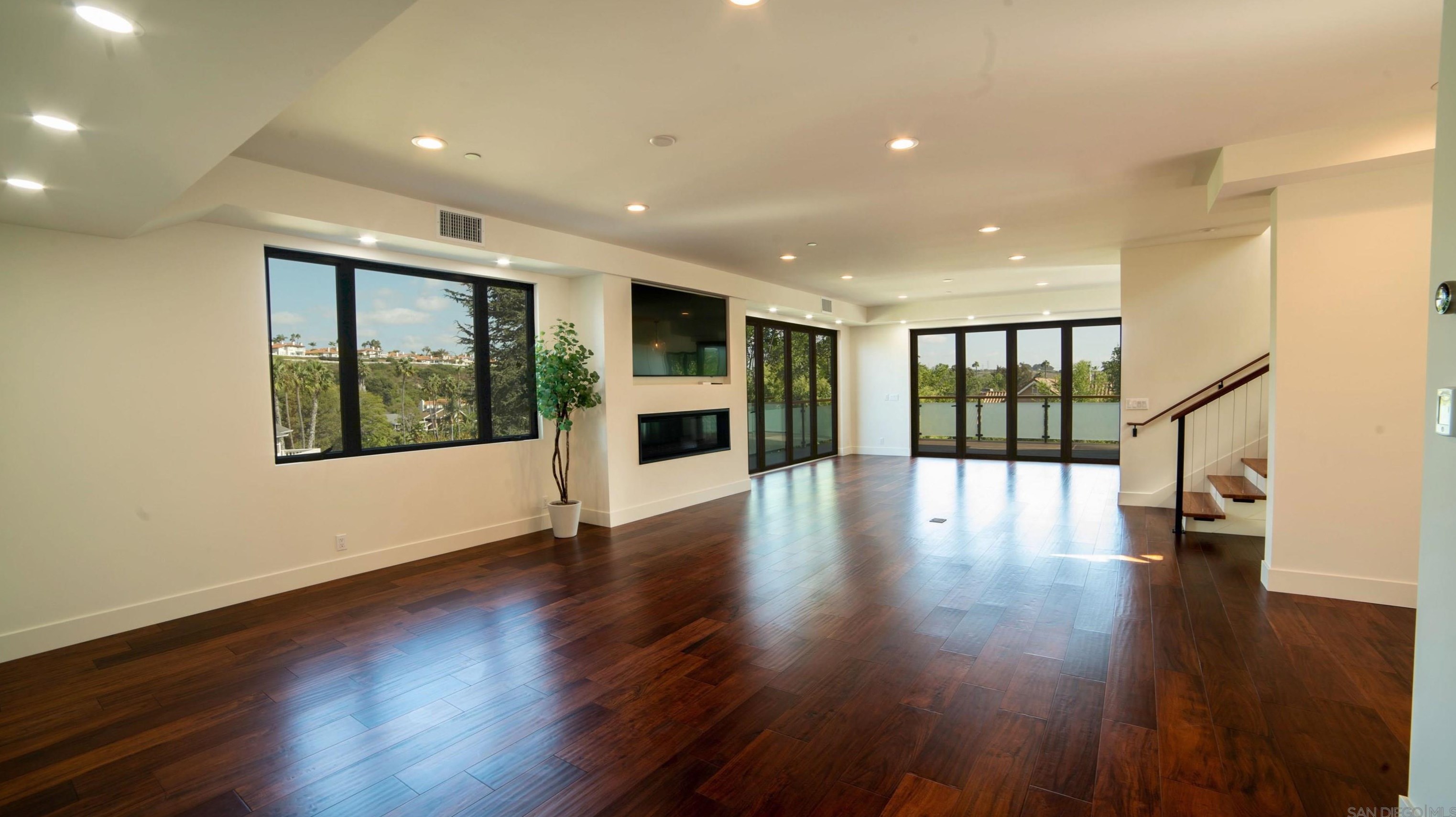 4588 Adams St, Carlsbad CA 92008-3503 exterior