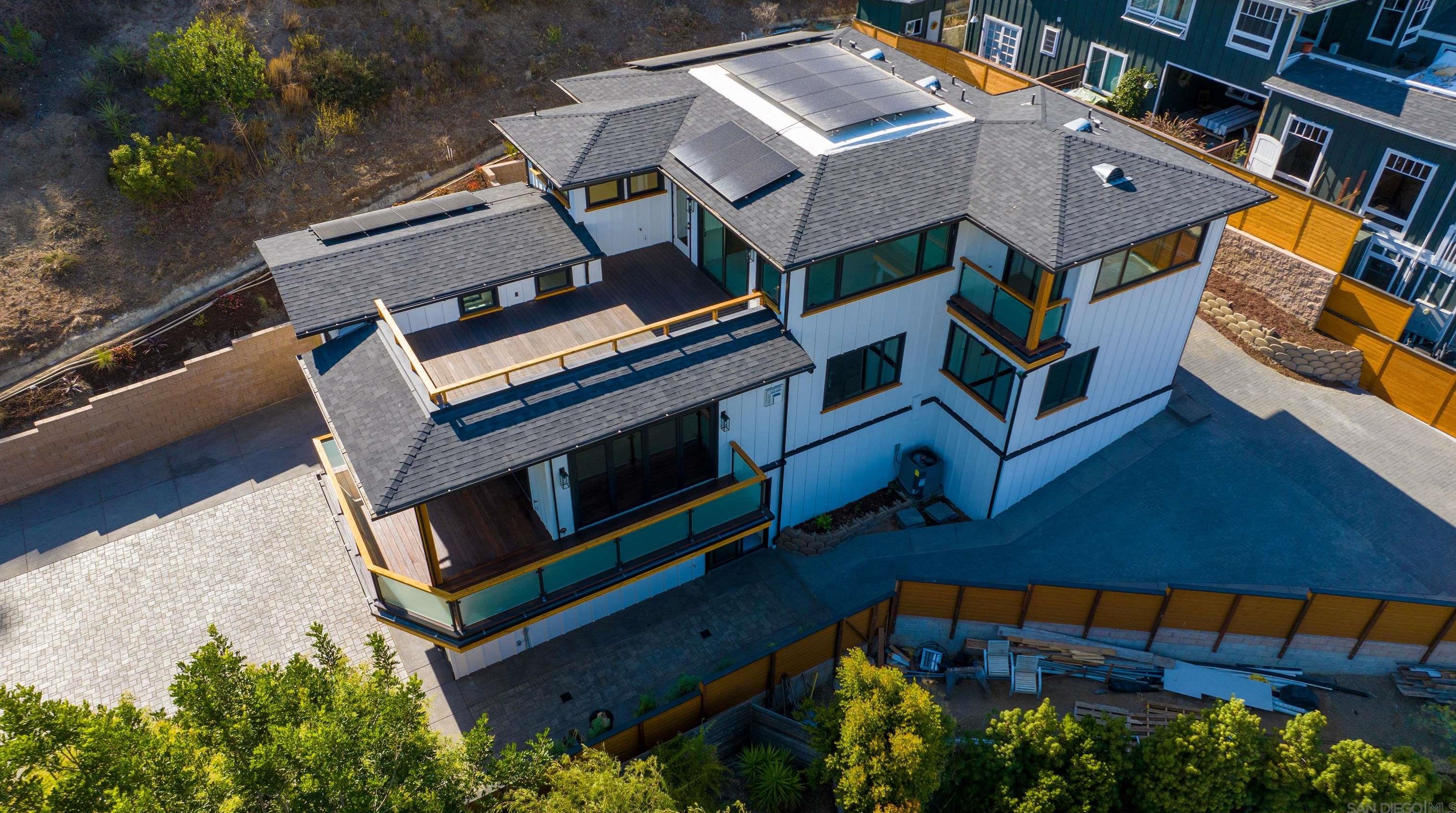 4588 Adams St, Carlsbad CA 92008-3503 exterior