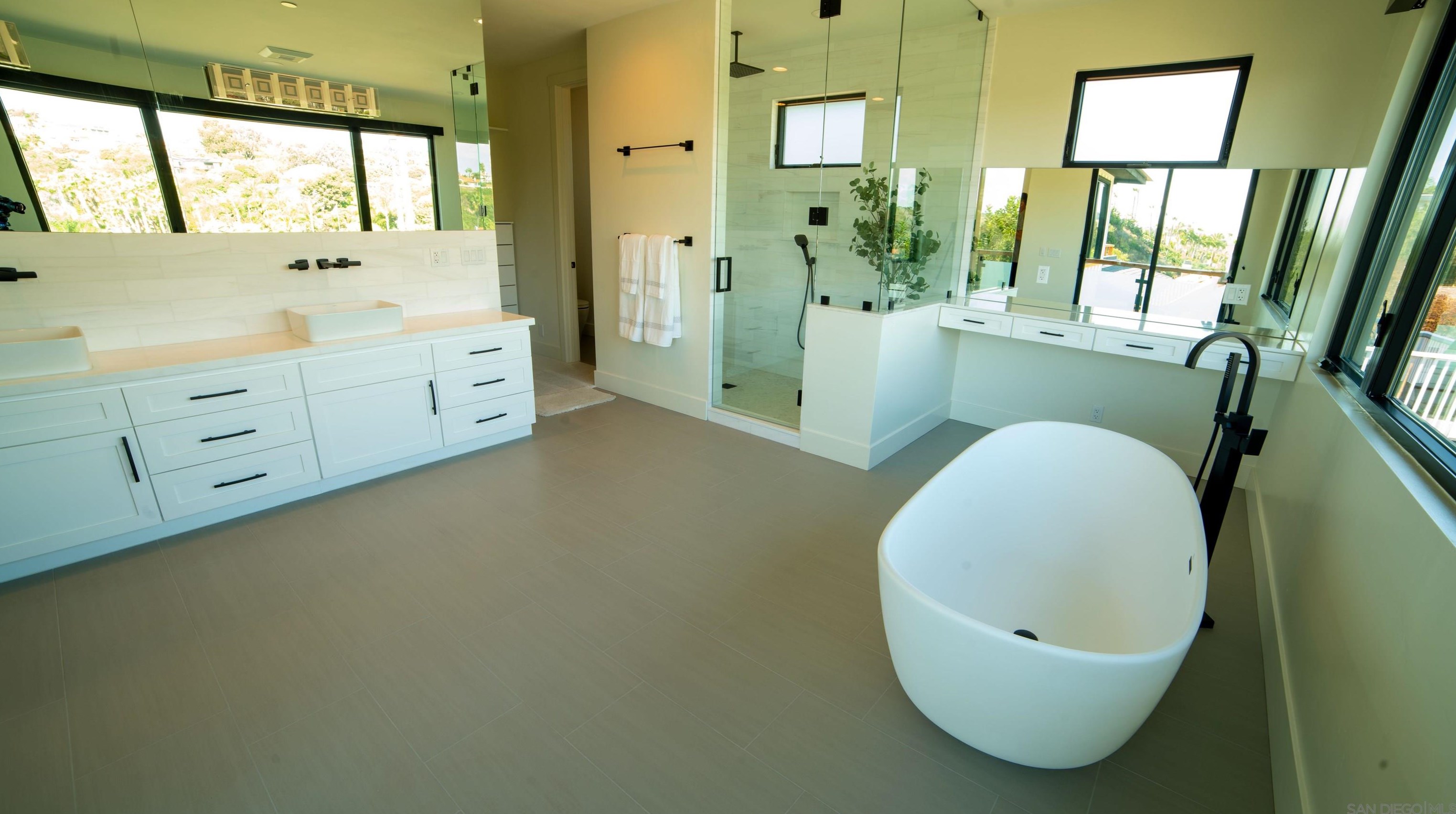 4588 Adams St, Carlsbad CA 92008-3503 exterior