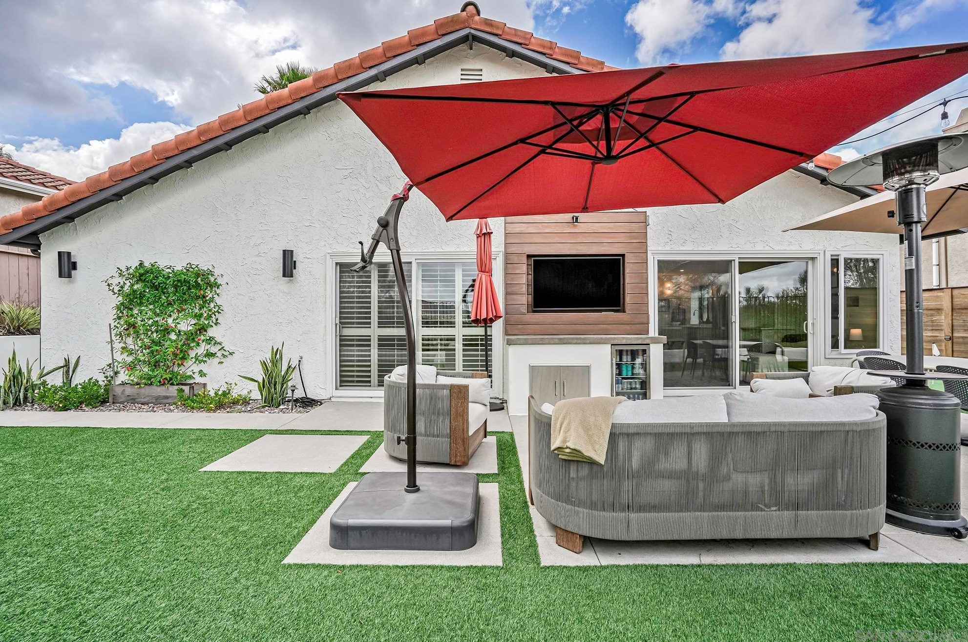 1776 Avenida La Posta, Encinitas CA  92024-5668 exterior