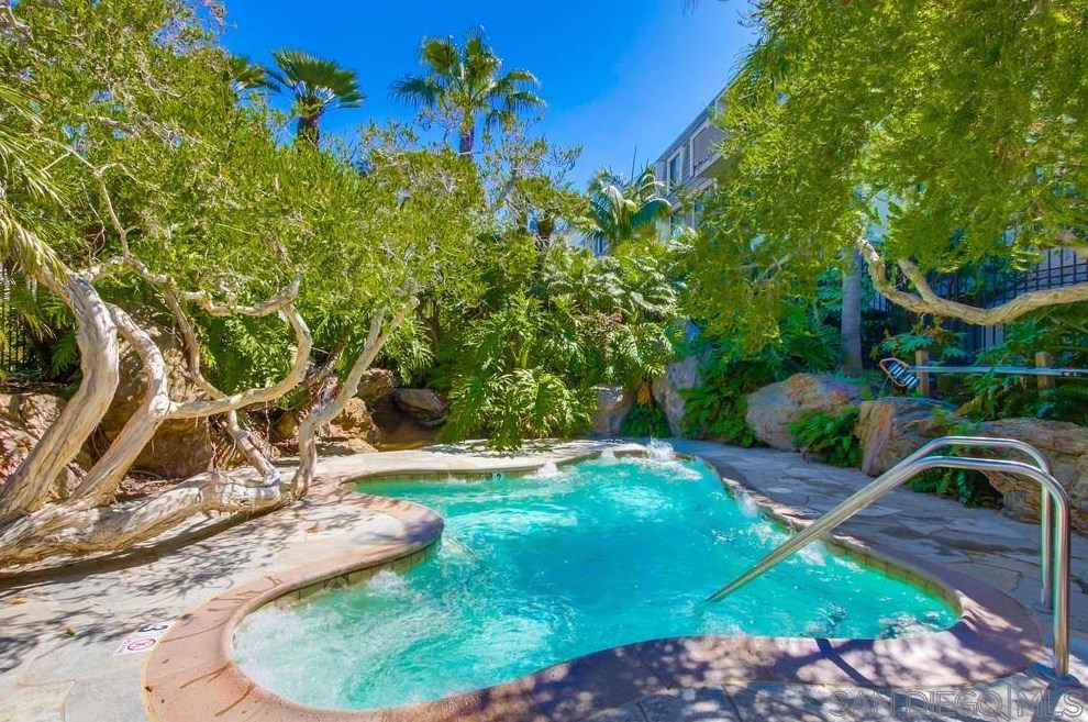 999 Pacific St, Oceanside CA  92054-2005 exterior