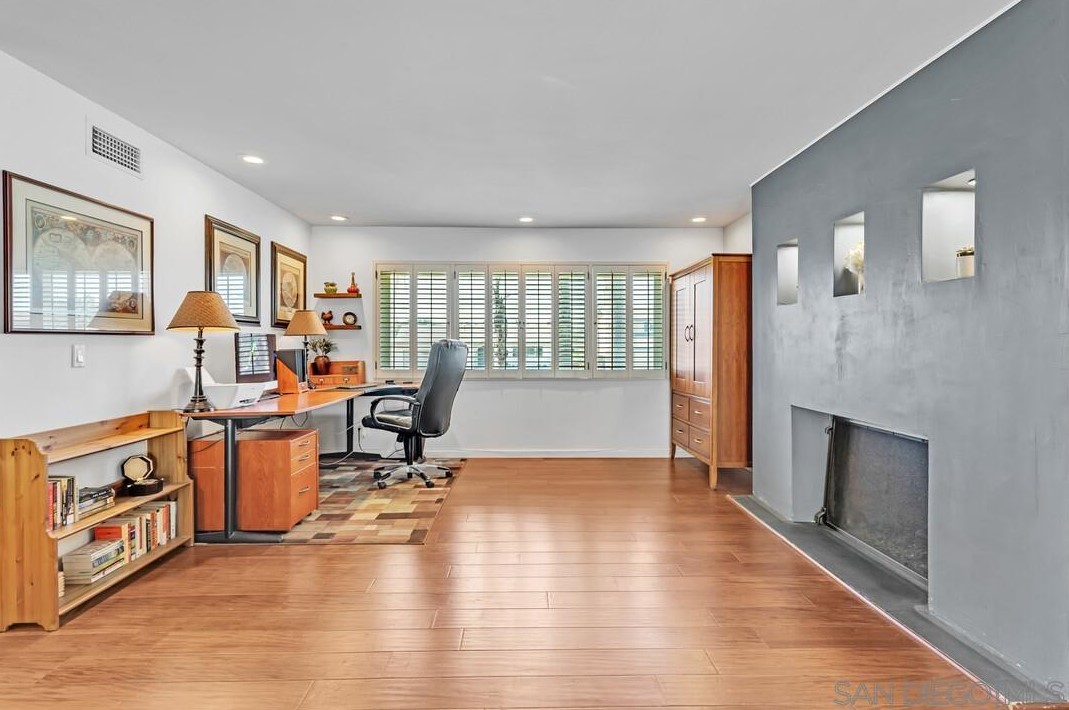 7523 Golfcrest Dr, San Diego CA 92119-1228 exterior