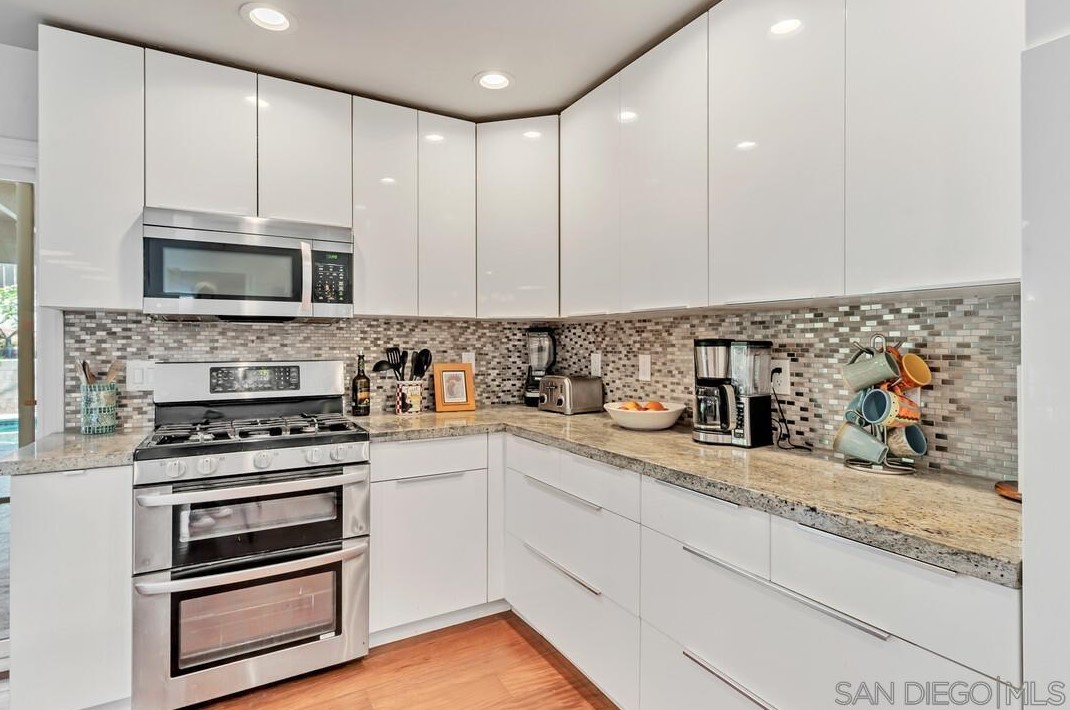 7523 Golfcrest Dr, San Diego CA 92119-1228 exterior