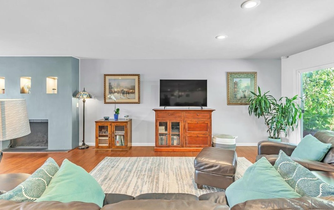 7523 Golfcrest Dr, San Diego CA 92119-1228 exterior