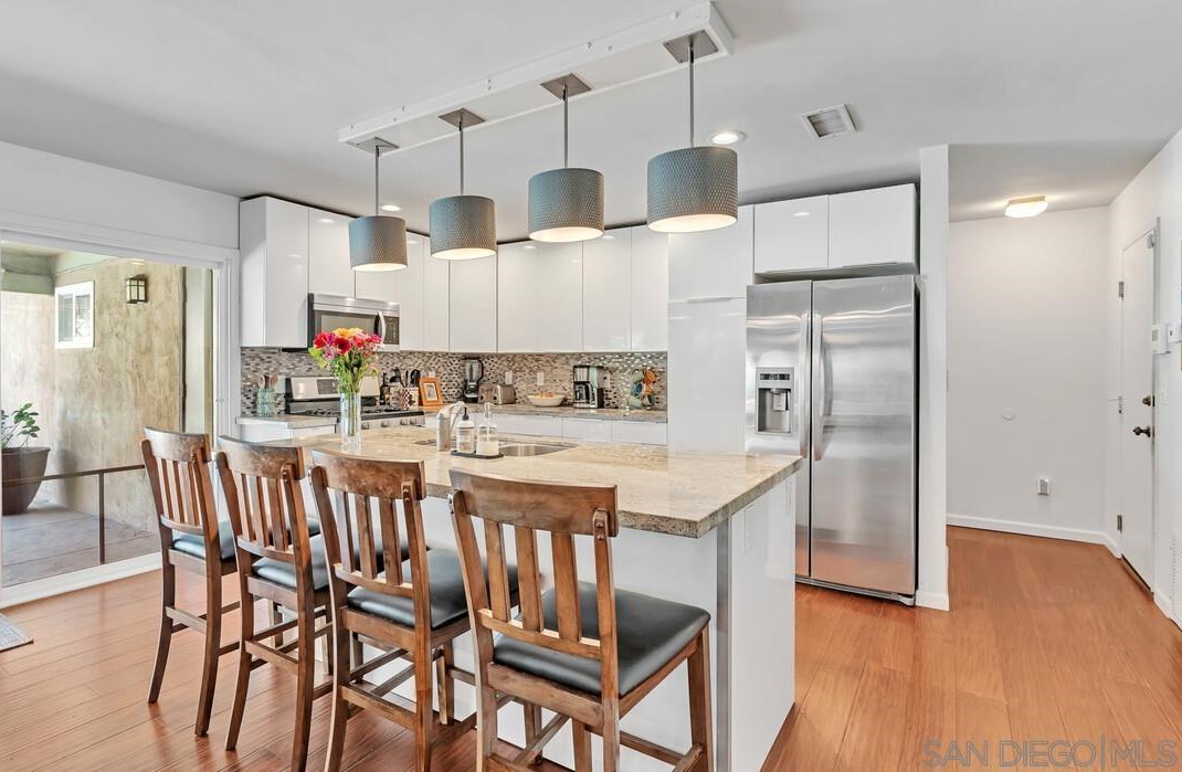 7523 Golfcrest Dr, San Diego CA 92119-1228 exterior