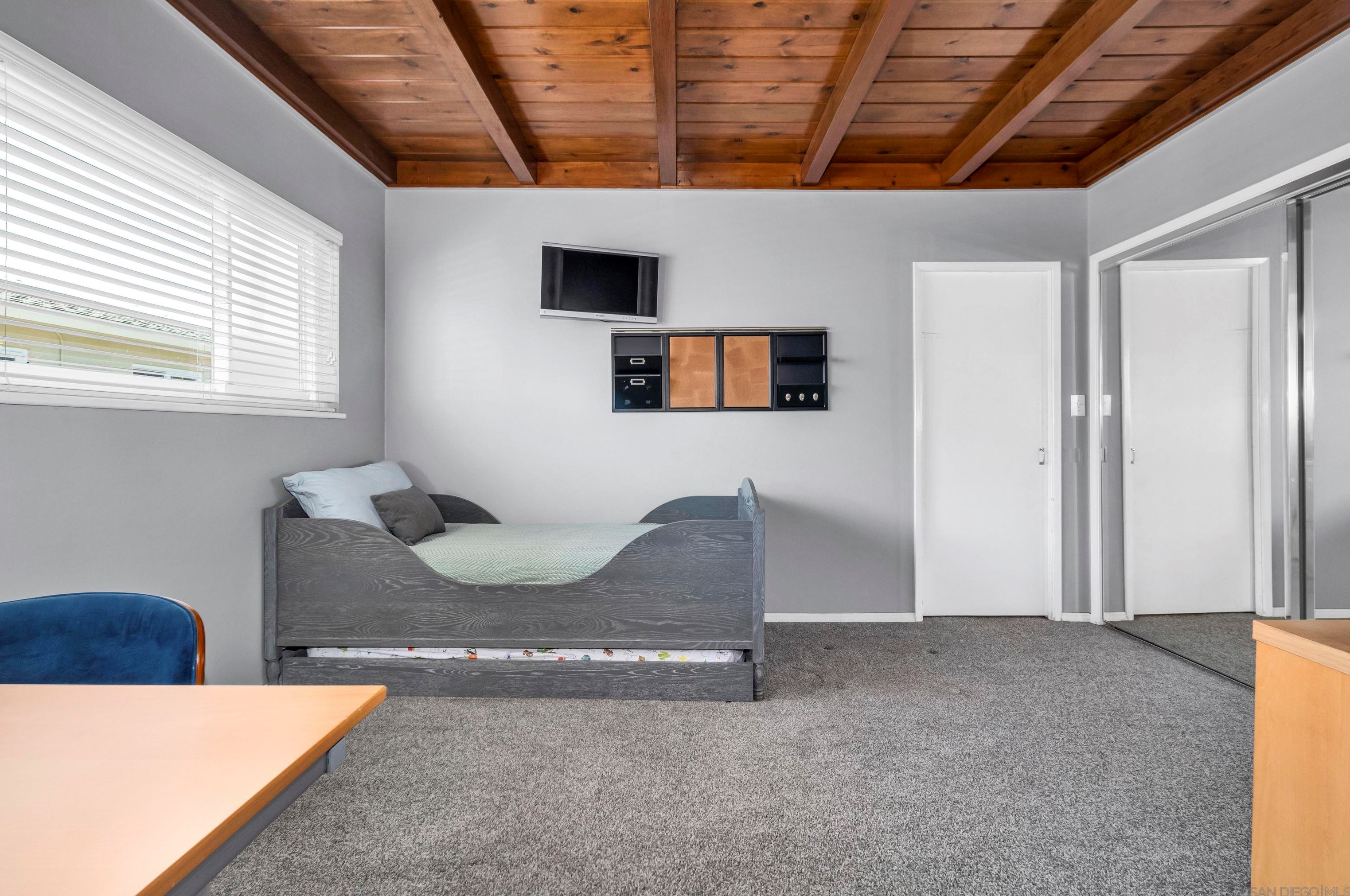 2016 Law St, San Diego CA 92109-3464 exterior