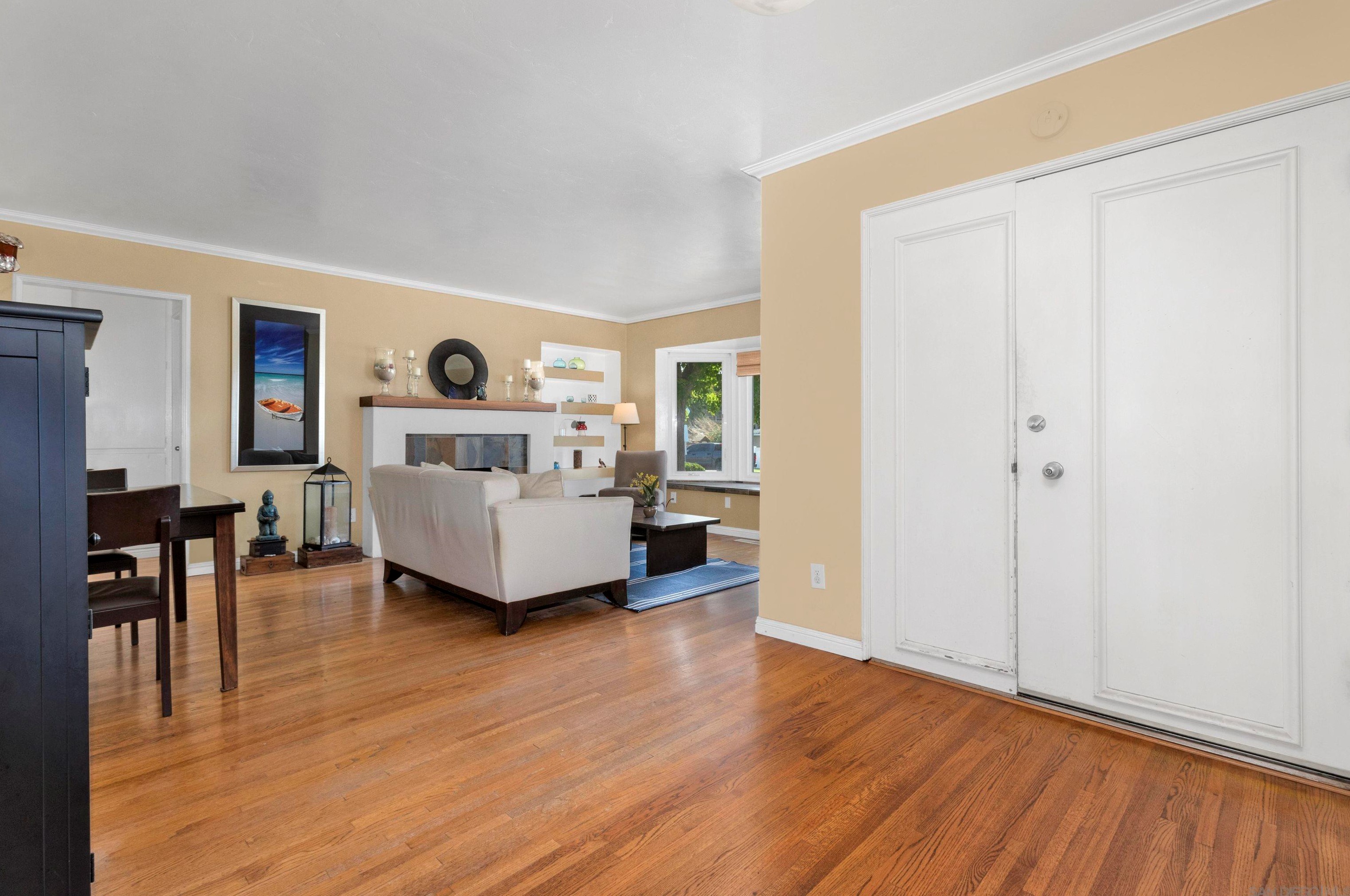 2016 Law St, San Diego CA 92109-3464 exterior